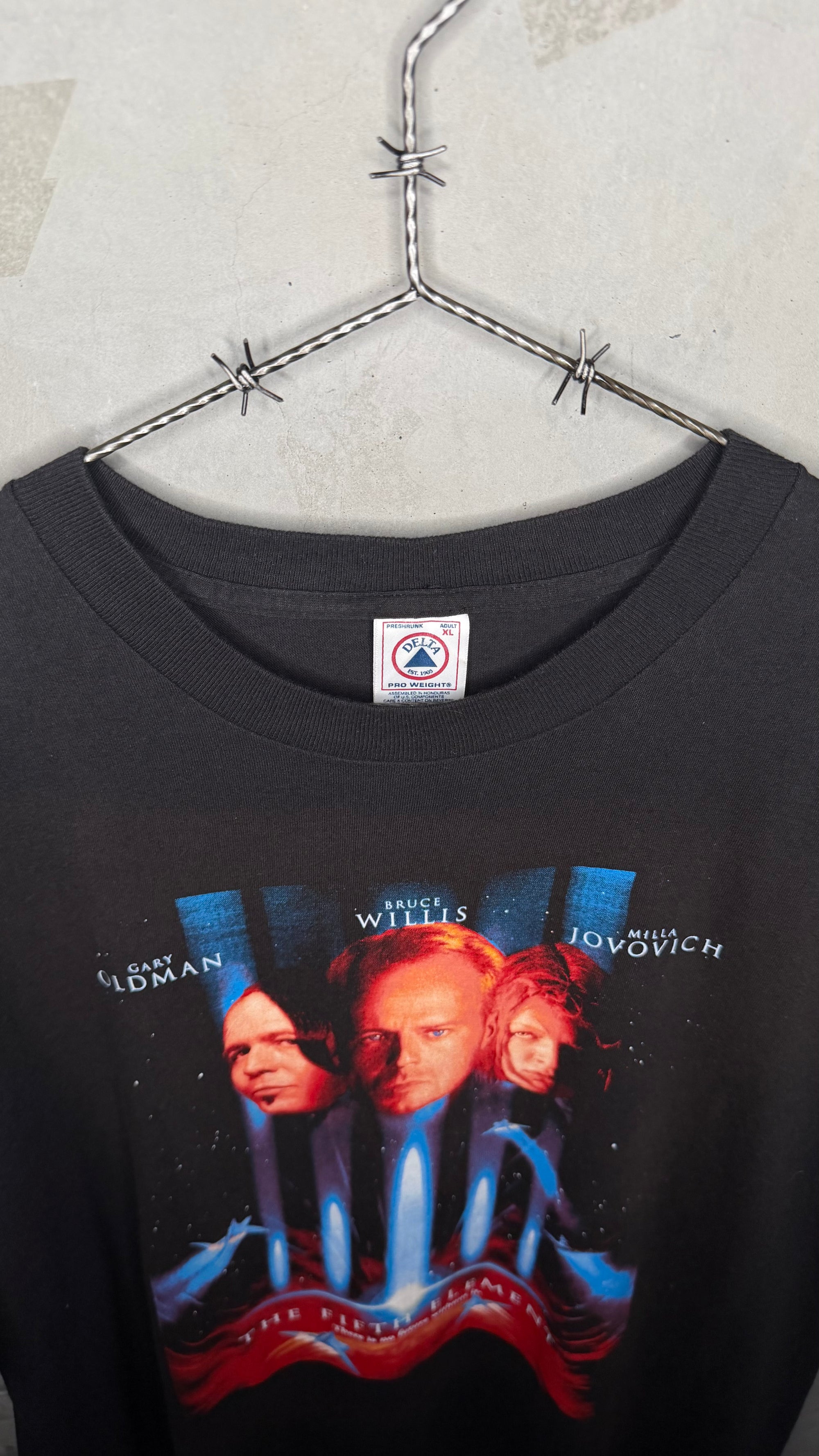 THE FIFTH ELEMENT POSTER PRINT TEE 97’ | BRUCE WILLIS HOLY GRAIL