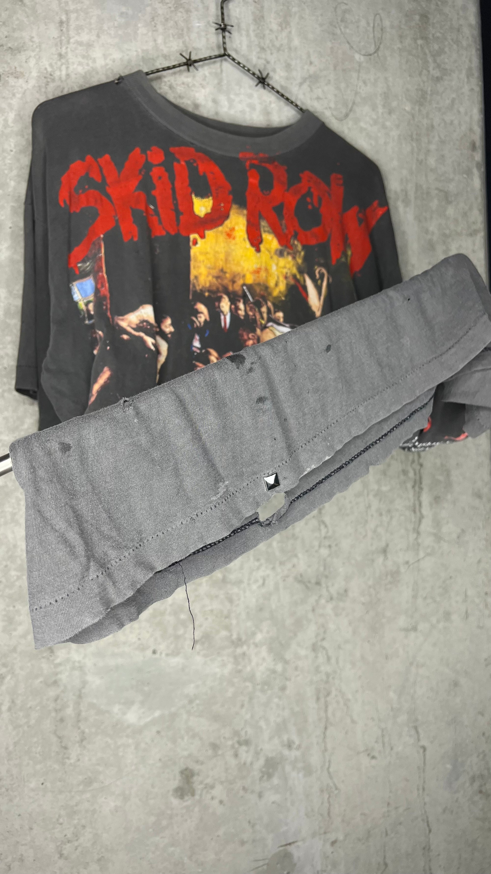 SKID ROW SLAVE TO THE GRIND THRASHED FADER TOUR TEE