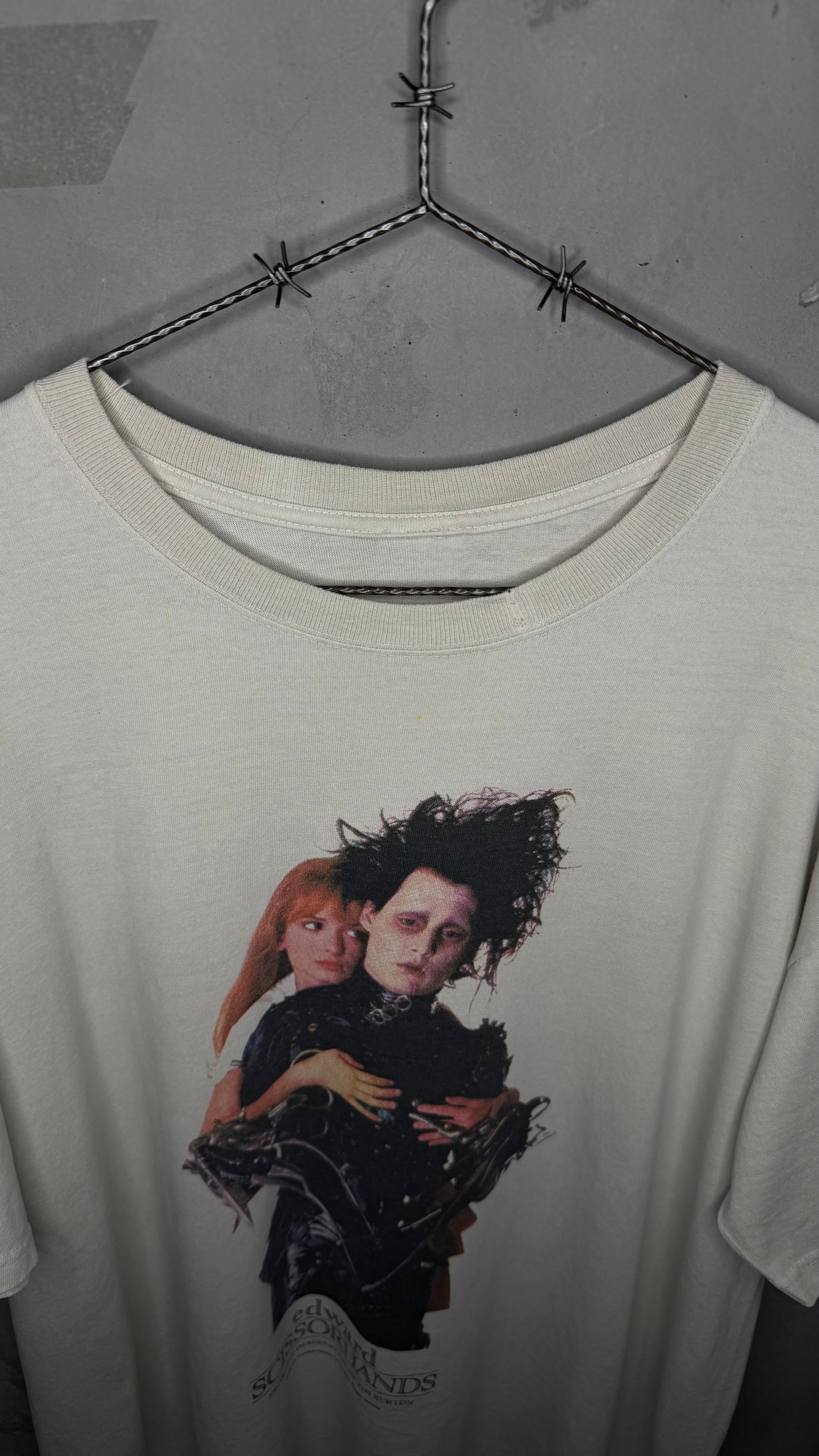 EDWARD SCISSORHANDS ‘EDWARD & KIM’S EMBRACE’ TEE | TIM BURTON | JOHNNY DEPP & WINONA RYDER