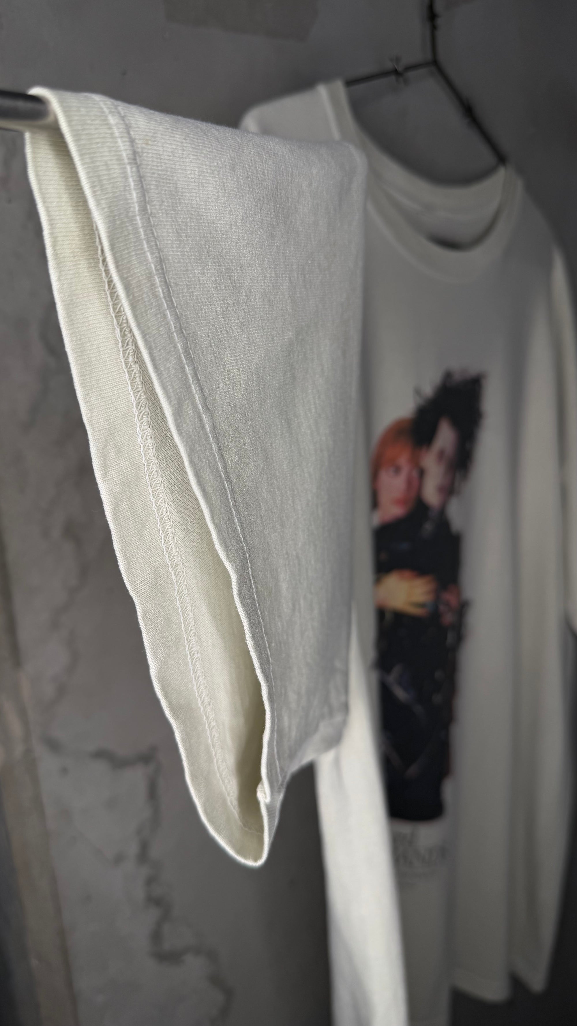 EDWARD SCISSORHANDS ‘EDWARD & KIM’S EMBRACE’ TEE | TIM BURTON | JOHNNY DEPP & WINONA RYDER
