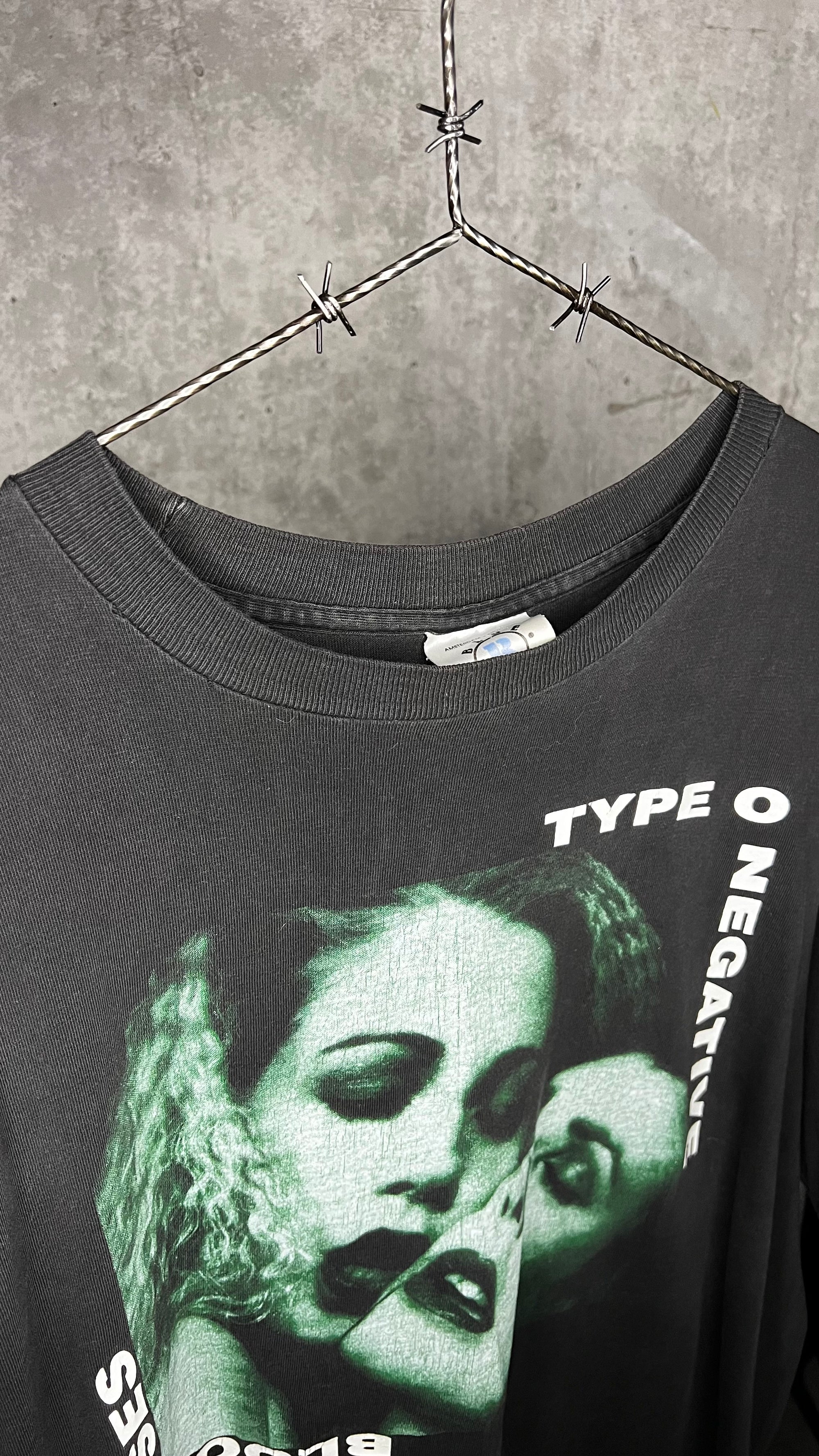 TYPE O NEGATIVE BLOODY KISSES TEE | EXPRESS YOURSELF JUST SAY YES BACK HIT