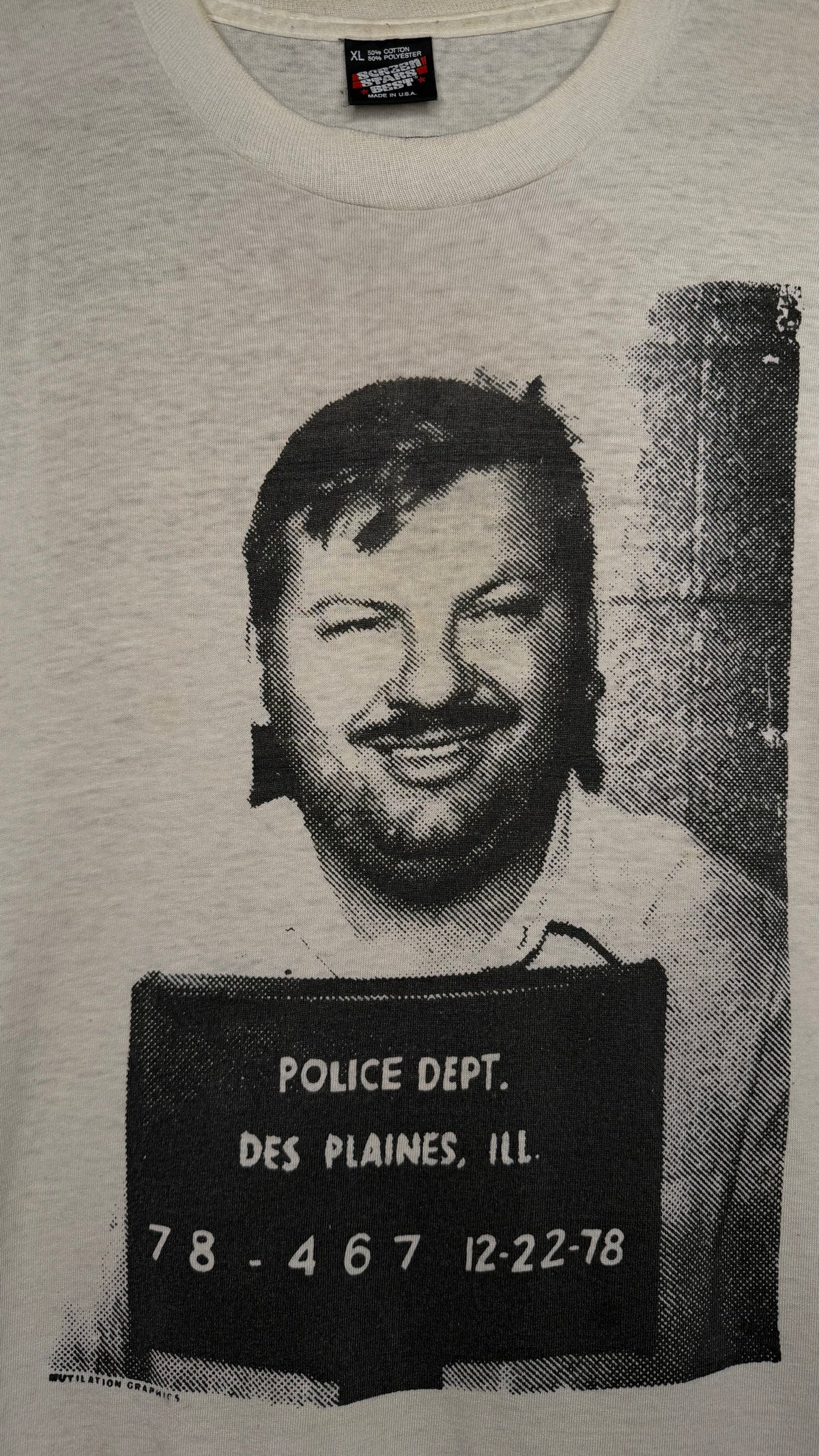JOHN WAYNE GACY MUG SHOT MUTILATION GRAPHICS TEE