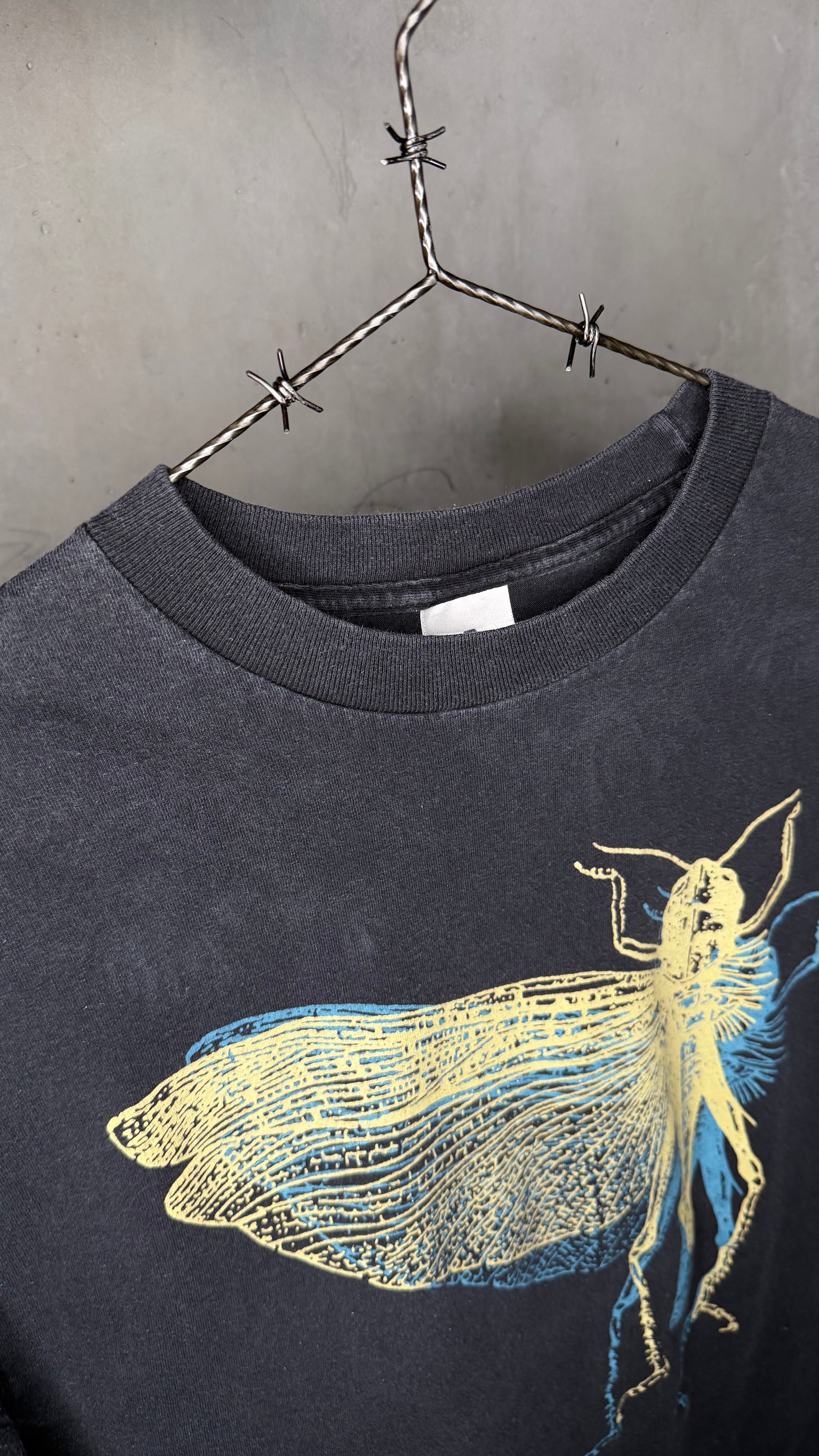 THE LOCUST BIG PRINT LOCUST TEE