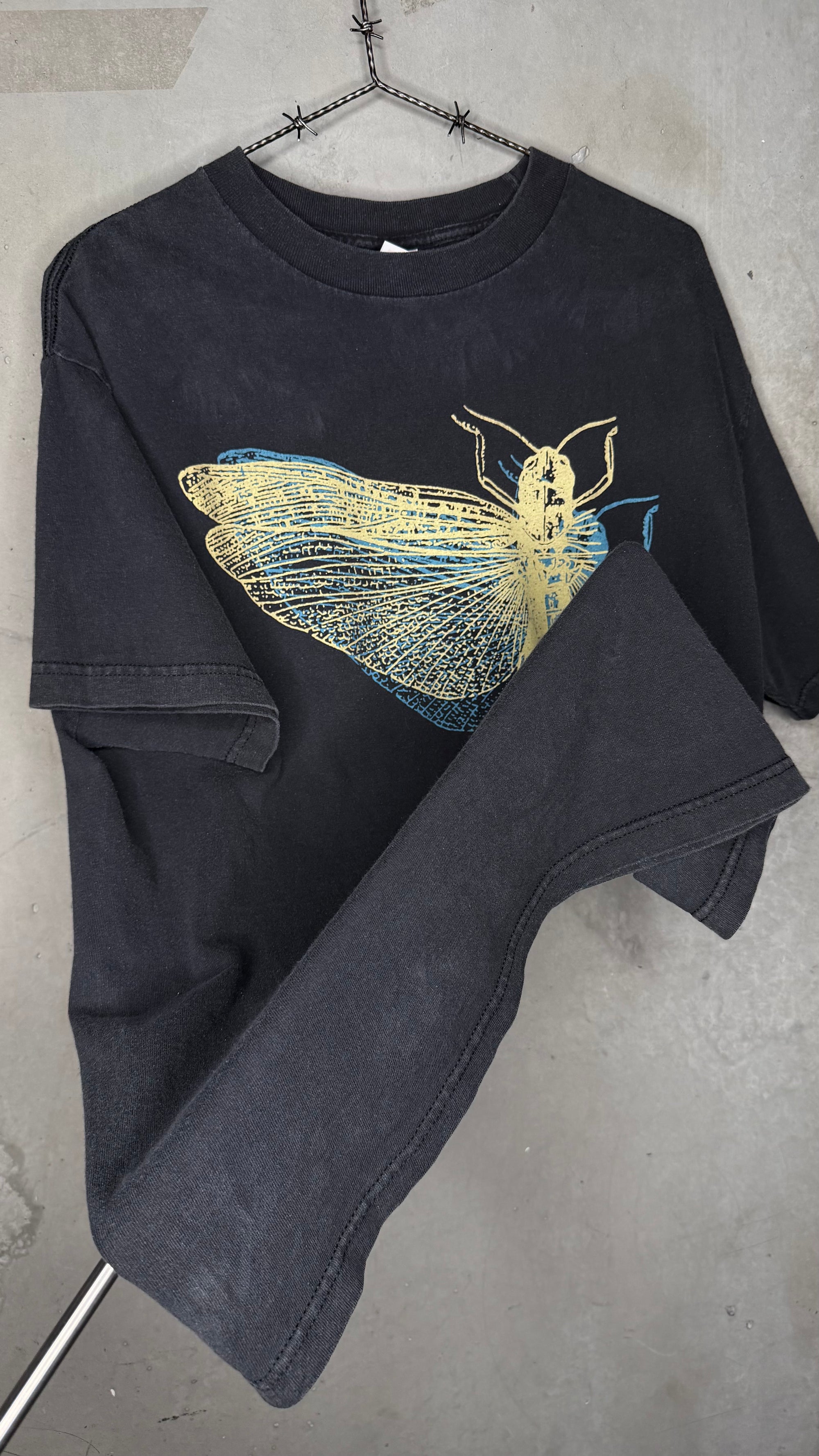 THE LOCUST BIG PRINT LOCUST TEE