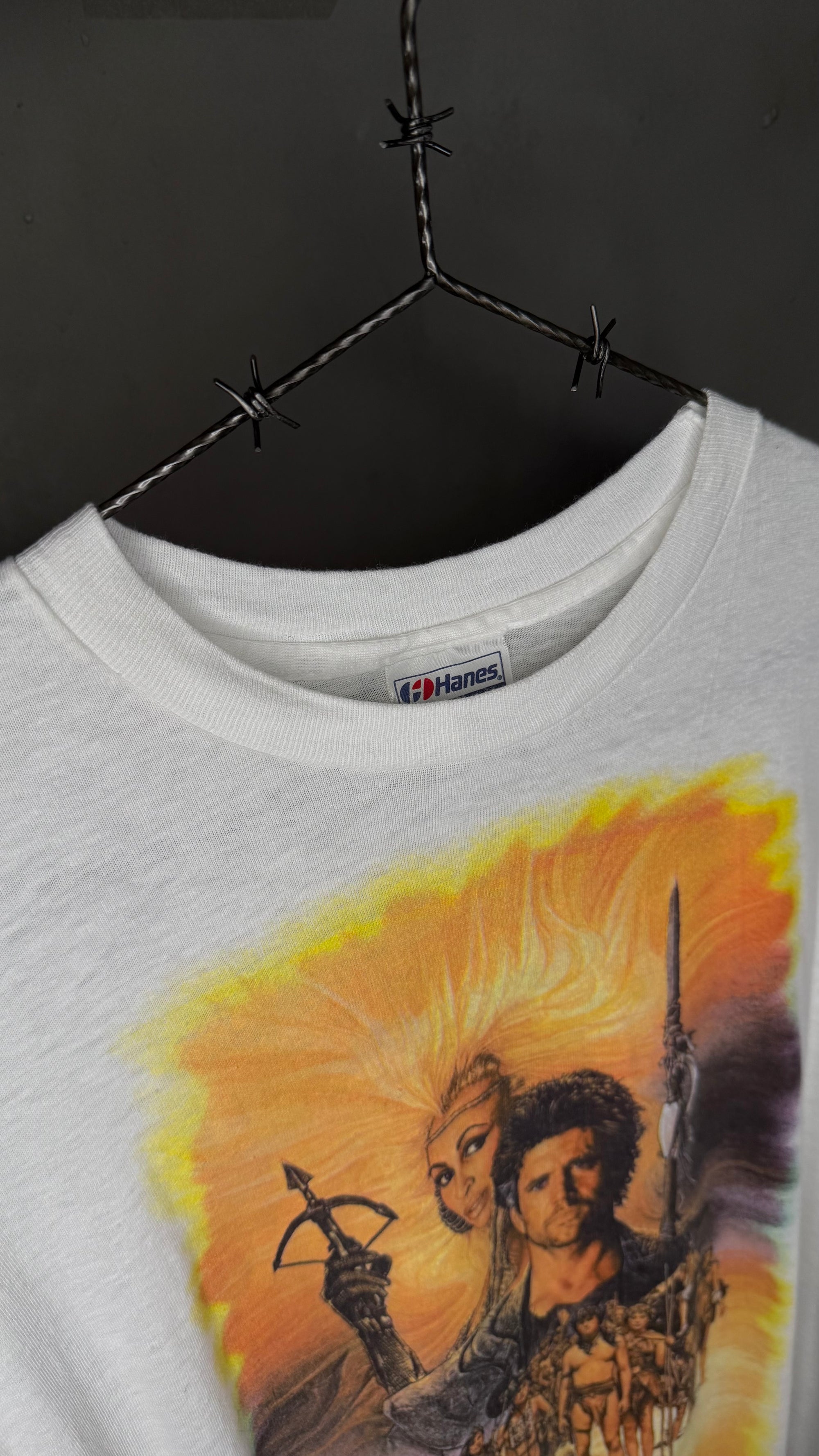 MADMAX BEYOND THUNDERDOME 85’ MOVIE TEE | MEL GIBSON & TINA TURNER
