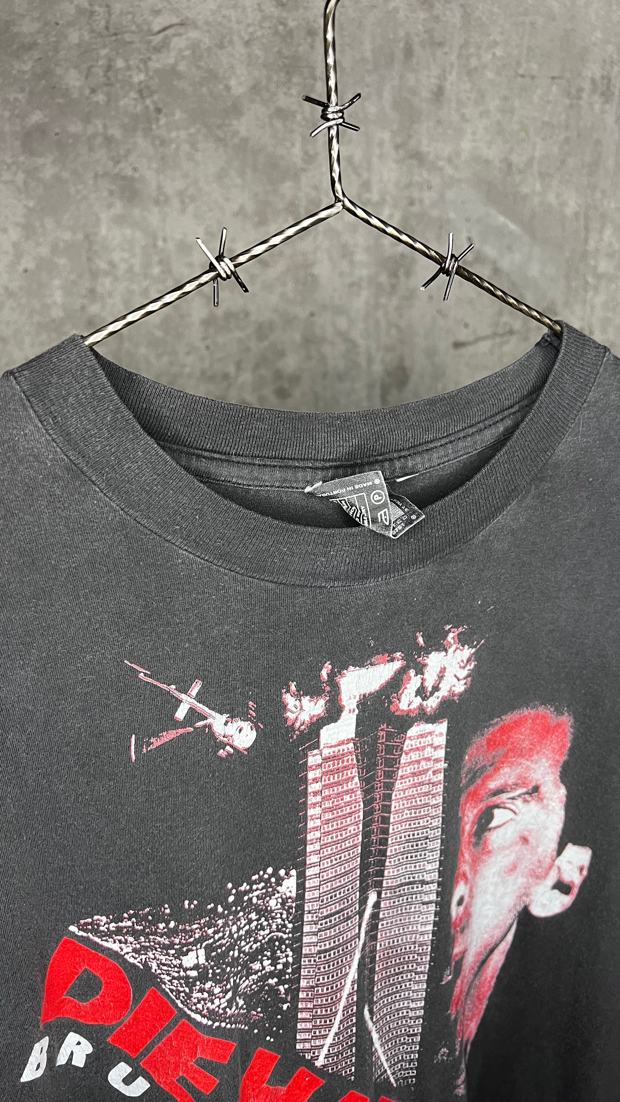 DIE HARD 1 TEE | FLAMING NAKATOMI PLAZA | RARE BRUCE WILLIS GRAIL