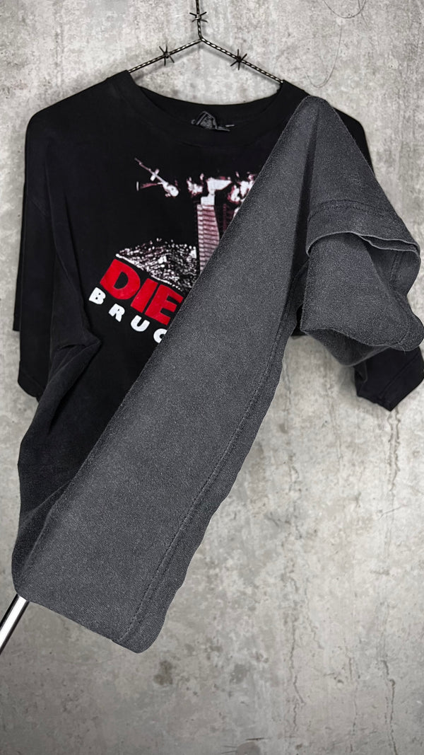 DIE HARD 1 TEE | FLAMING NAKATOMI PLAZA | RARE BRUCE WILLIS GRAIL