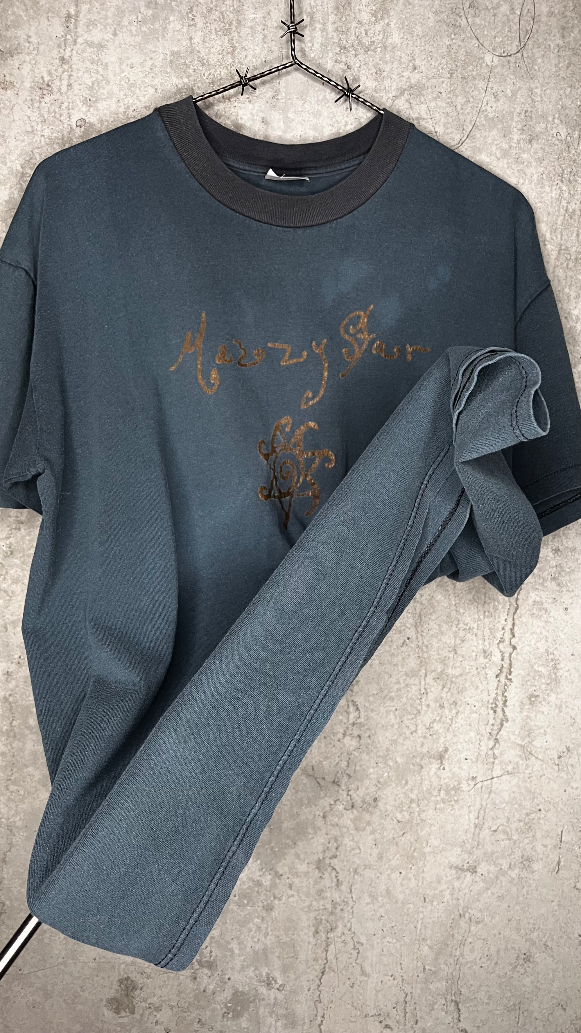 MAZZY STAR SUPER FADED OUT GOLD GLITTER PRINT TEE