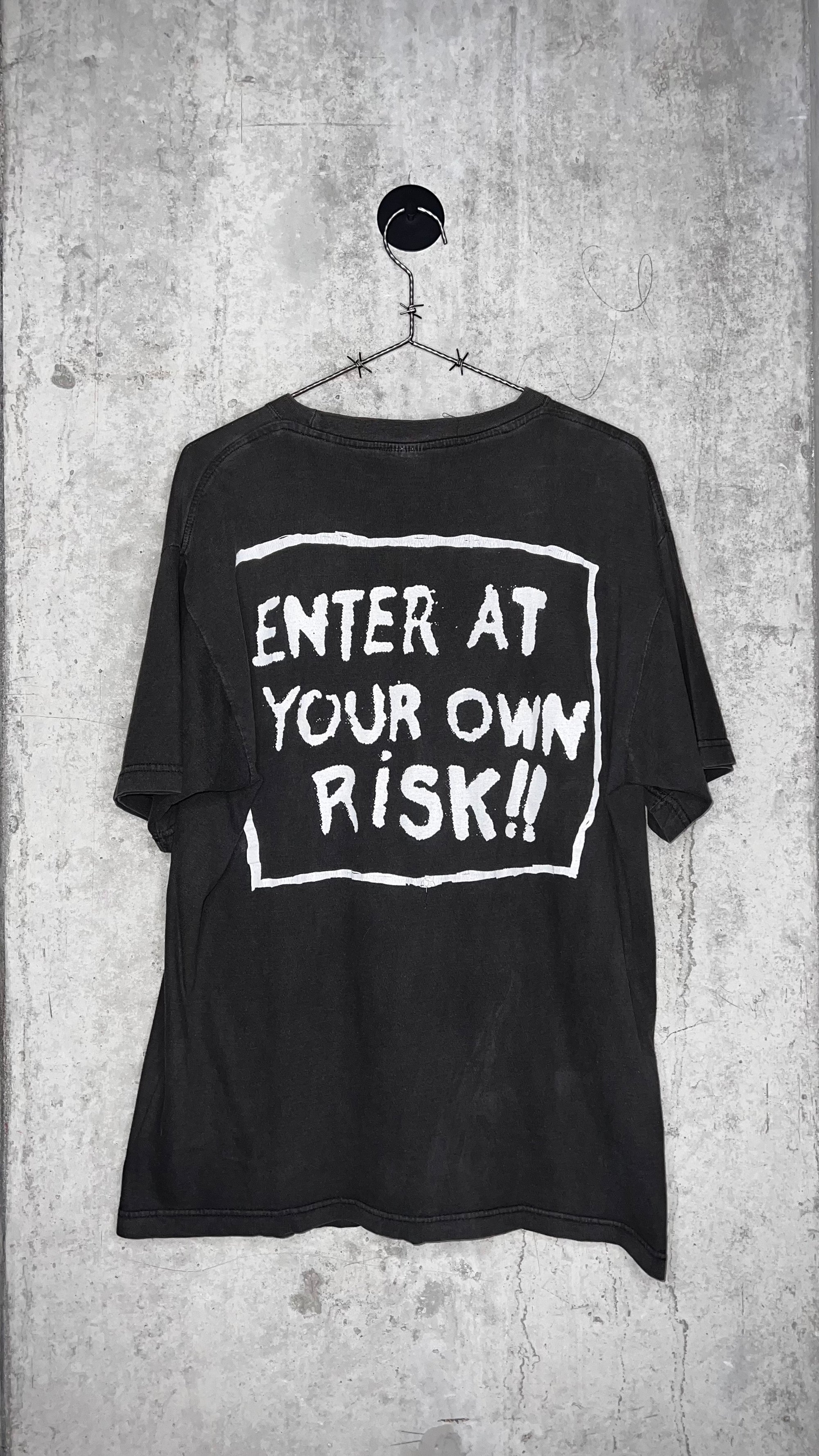 ROCKY HORROR LIP BITER MOSQUITOHEAD TEE | ENTER AT YOUR OWN RISK