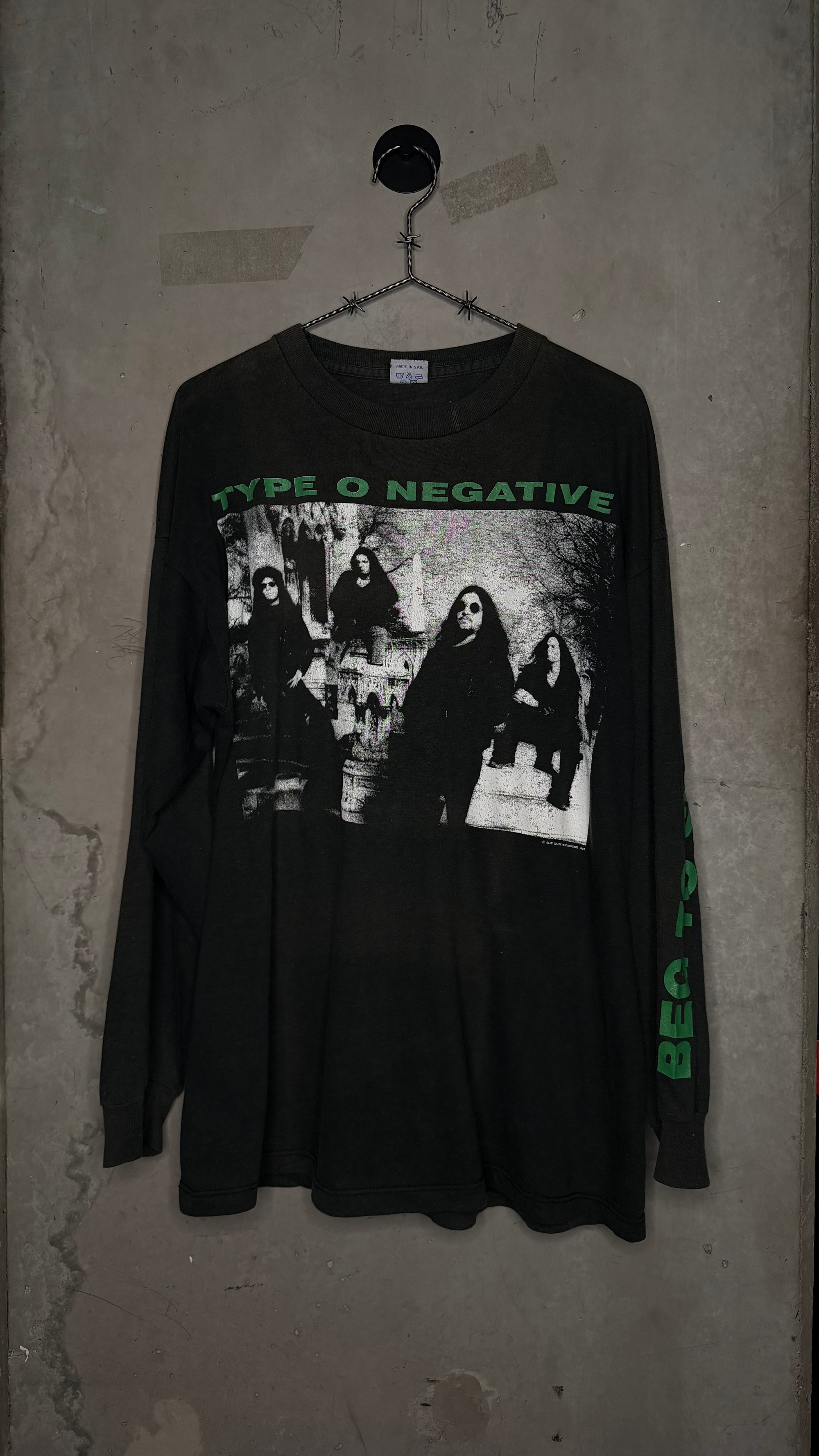 TYPE O NEGATIVE ‘BEG TO SERVE’ LONG SLEEVE | BLOODY KISSES ERA