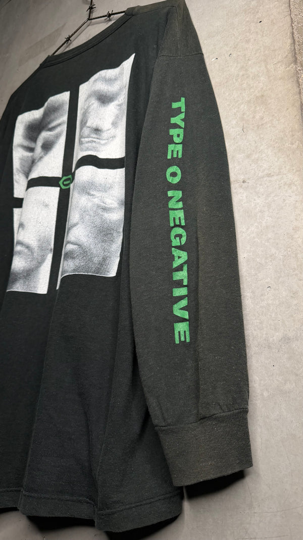 TYPE O NEGATIVE ‘BEG TO SERVE’ LONG SLEEVE | BLOODY KISSES ERA