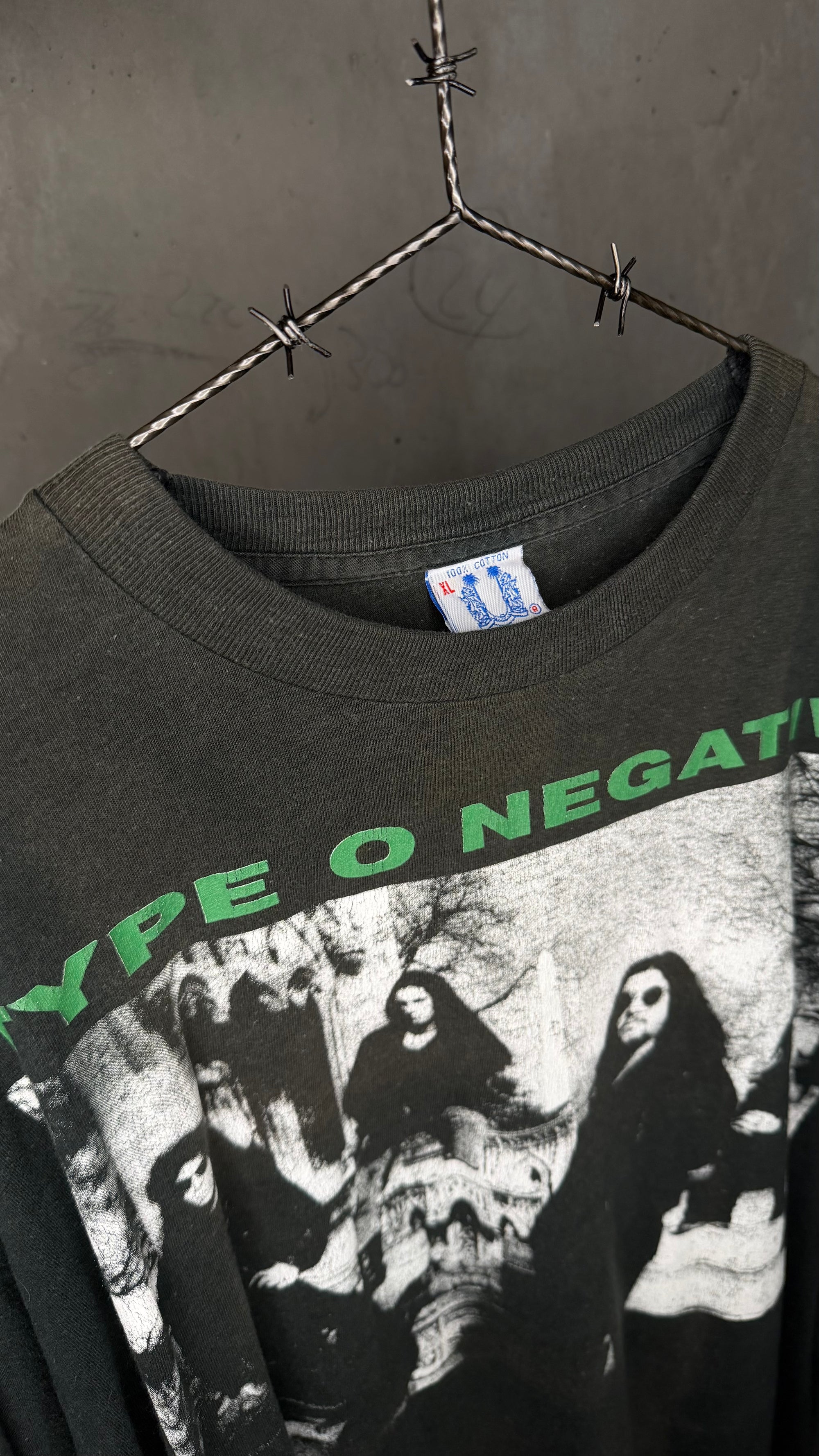 TYPE O NEGATIVE ‘BEG TO SERVE’ LONG SLEEVE | BLOODY KISSES ERA
