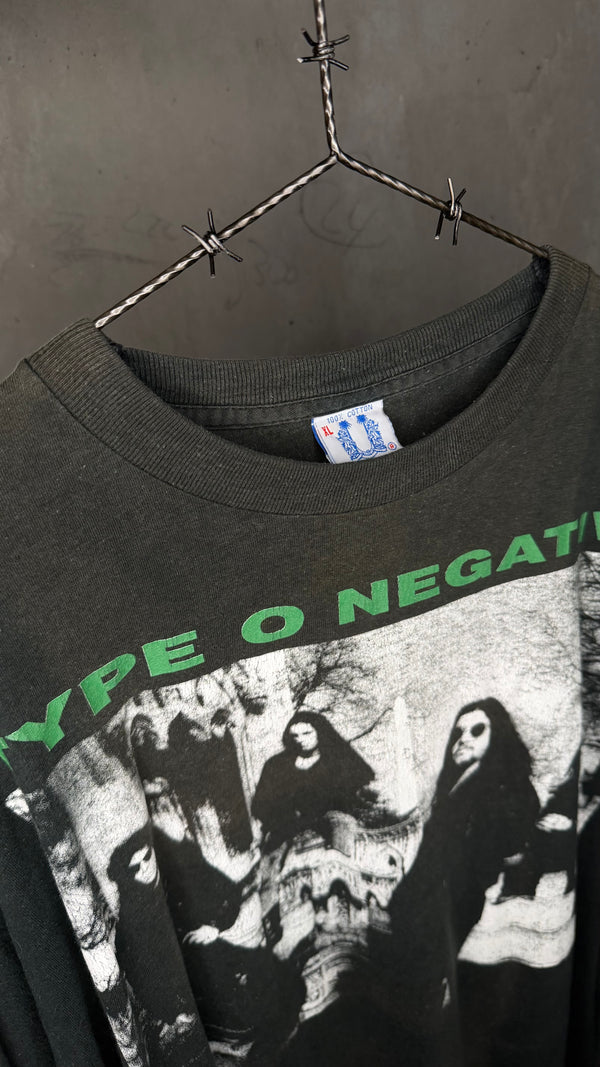 TYPE O NEGATIVE ‘BEG TO SERVE’ LONG SLEEVE | BLOODY KISSES ERA