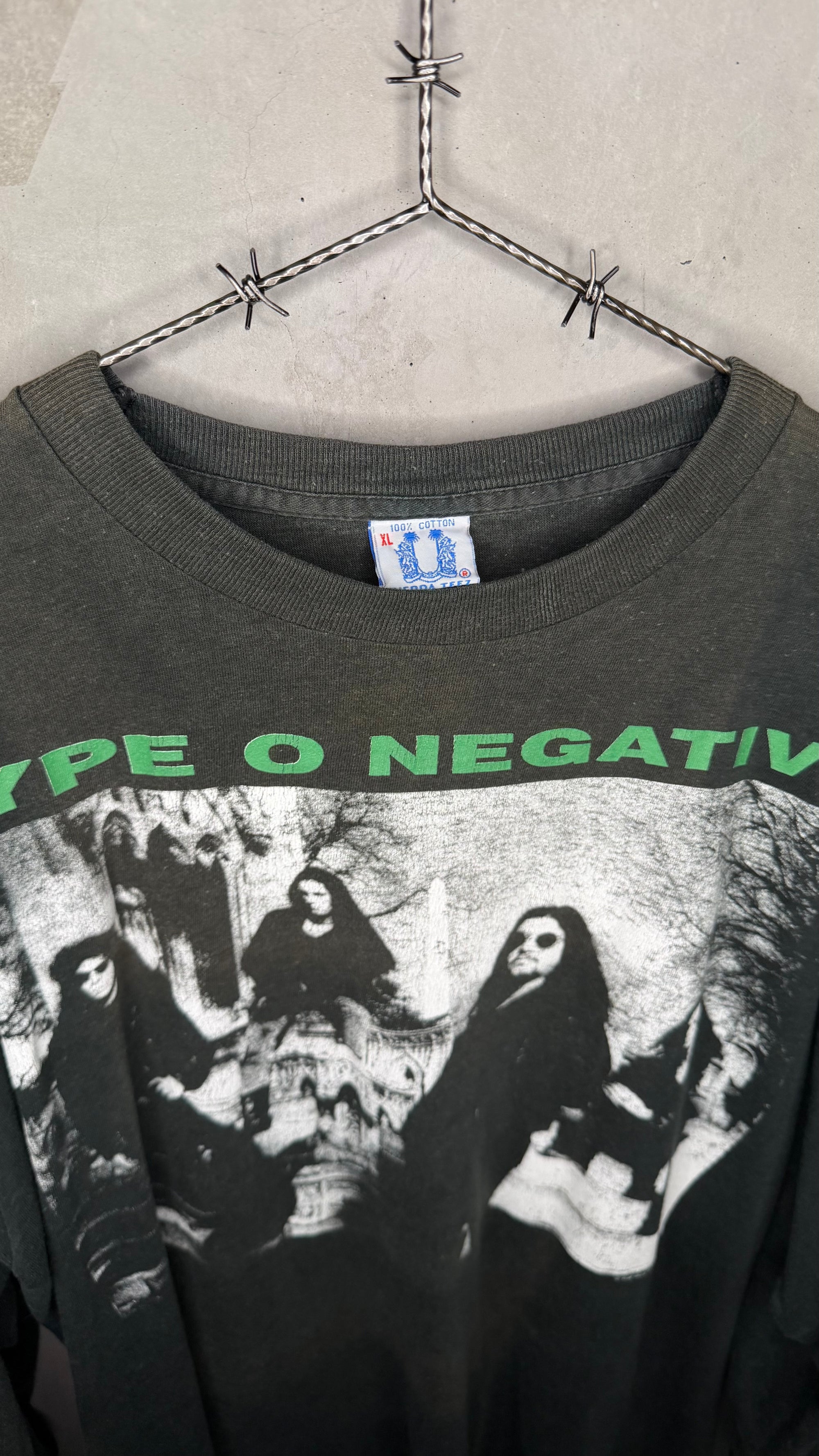 TYPE O NEGATIVE ‘BEG TO SERVE’ LONG SLEEVE | BLOODY KISSES ERA