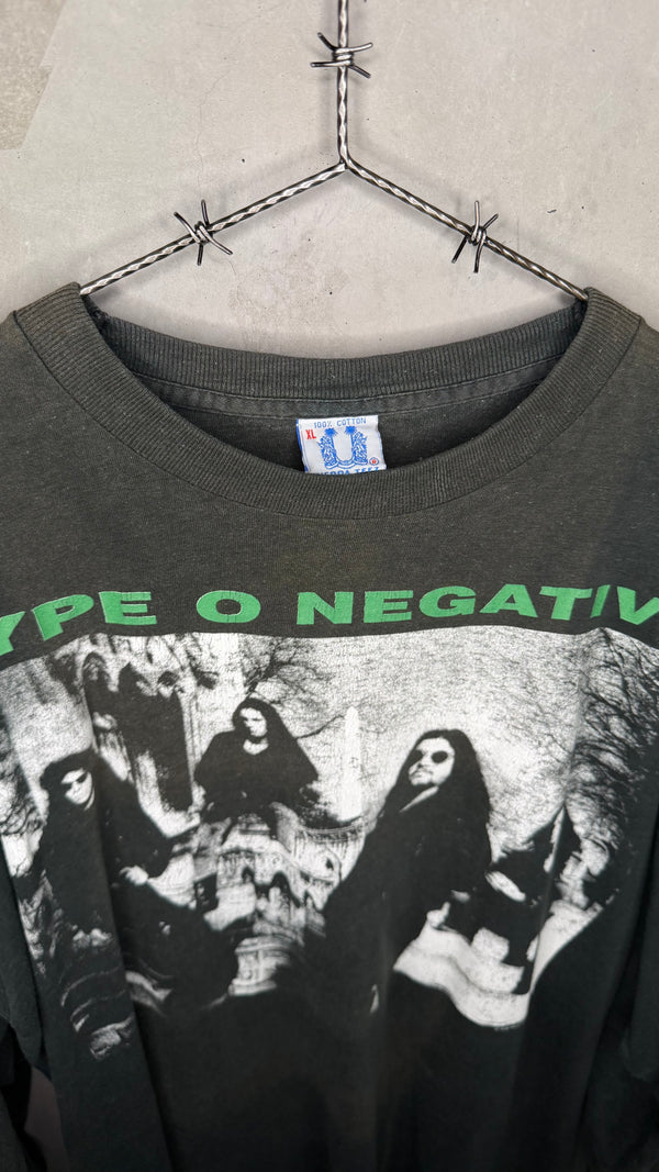 TYPE O NEGATIVE ‘BEG TO SERVE’ LONG SLEEVE | BLOODY KISSES ERA