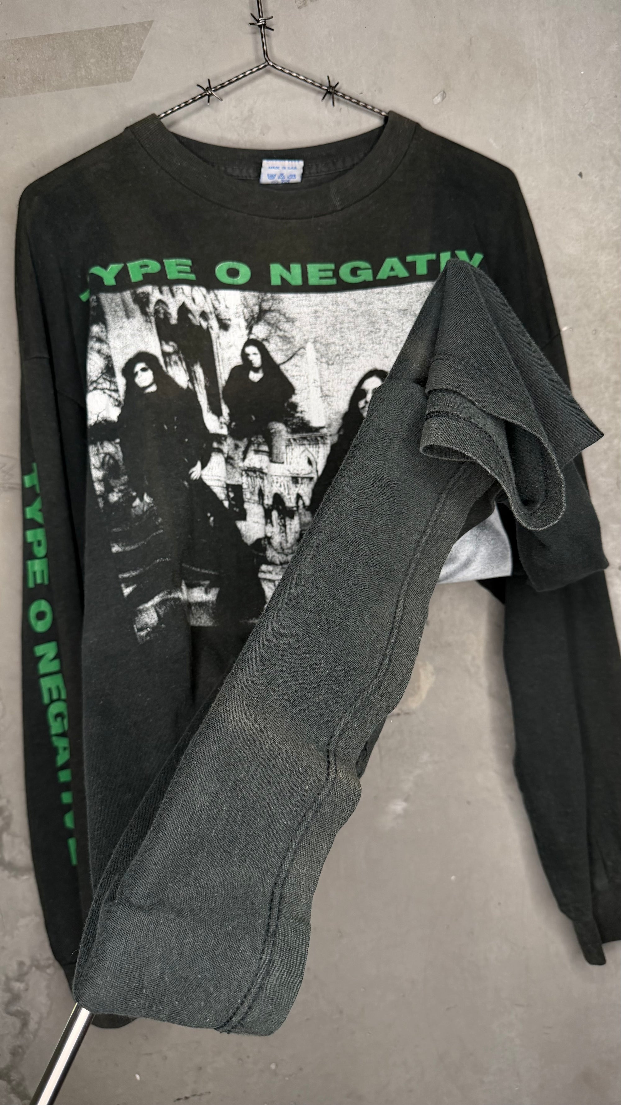 TYPE O NEGATIVE ‘BEG TO SERVE’ LONG SLEEVE | BLOODY KISSES ERA