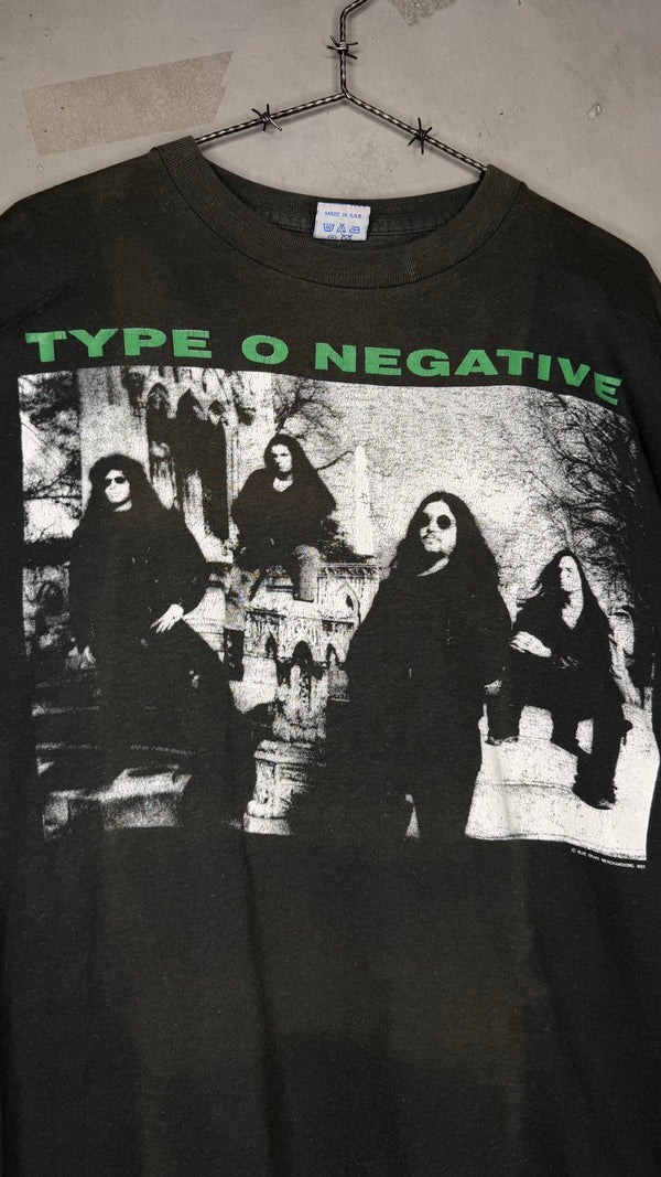 TYPE O NEGATIVE ‘BEG TO SERVE’ LONG SLEEVE | BLOODY KISSES ERA