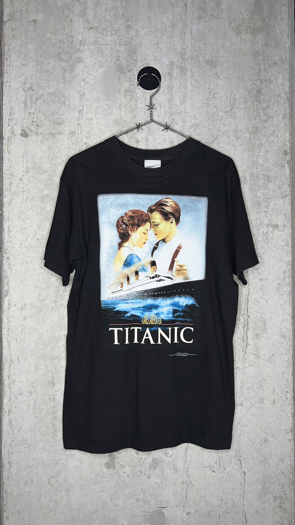 TITANIC MOVIE POSTER PROMO TEE | LEONARDO DICAPRIO & KATE WINSLET