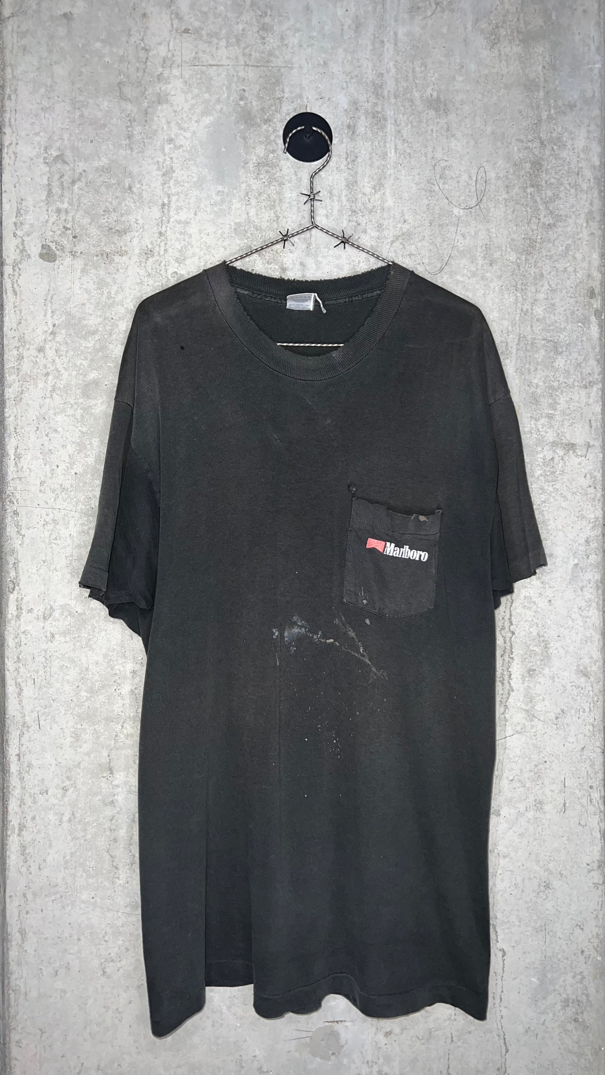 MARLBORO CIGARETTES WILD WEST POCKET TEE | COWBOY ON HORSE BACK HIT