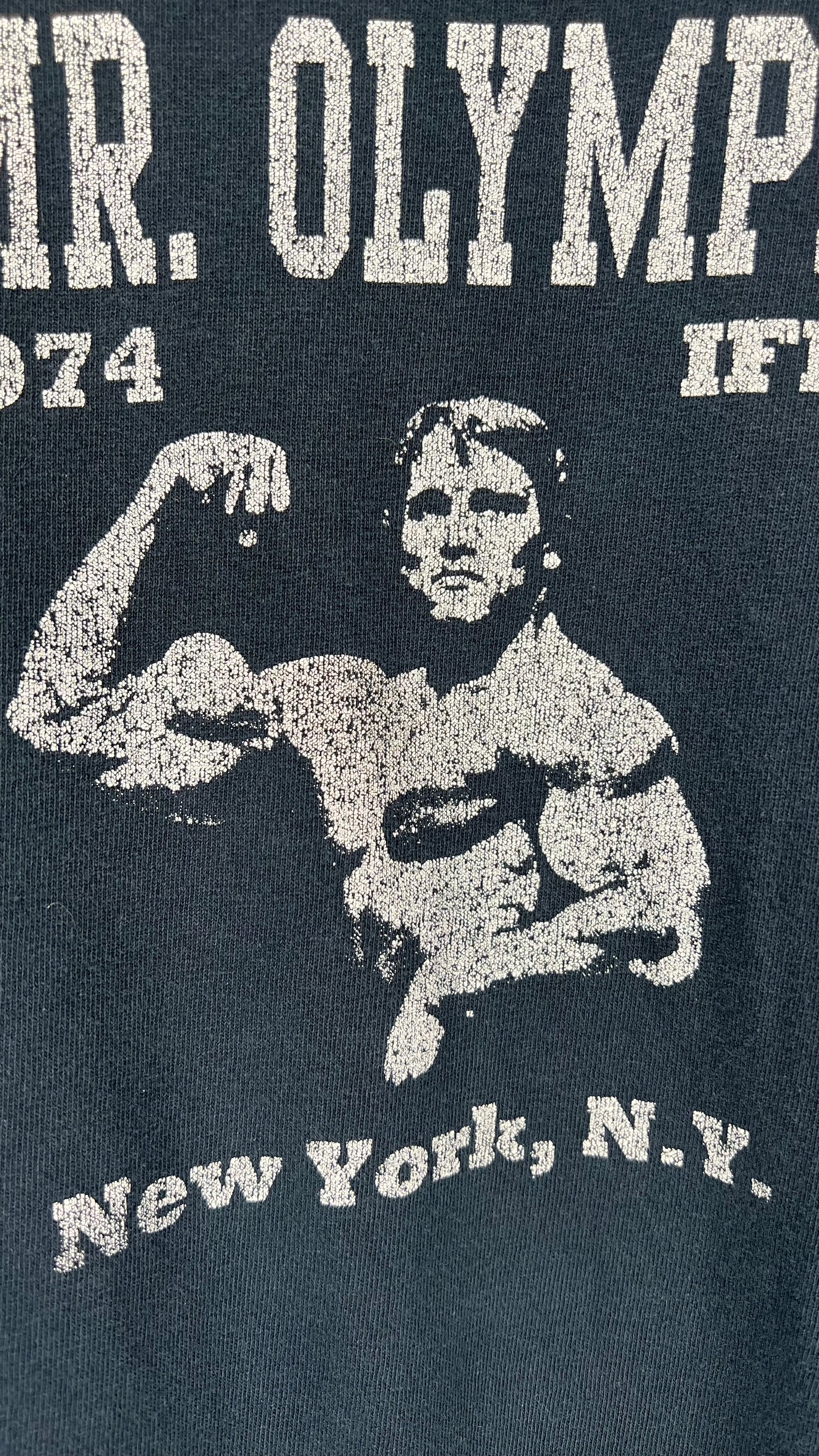 MR. OLYMPIA 1974 TEE | ARNOLD SCHWARZENEGGER