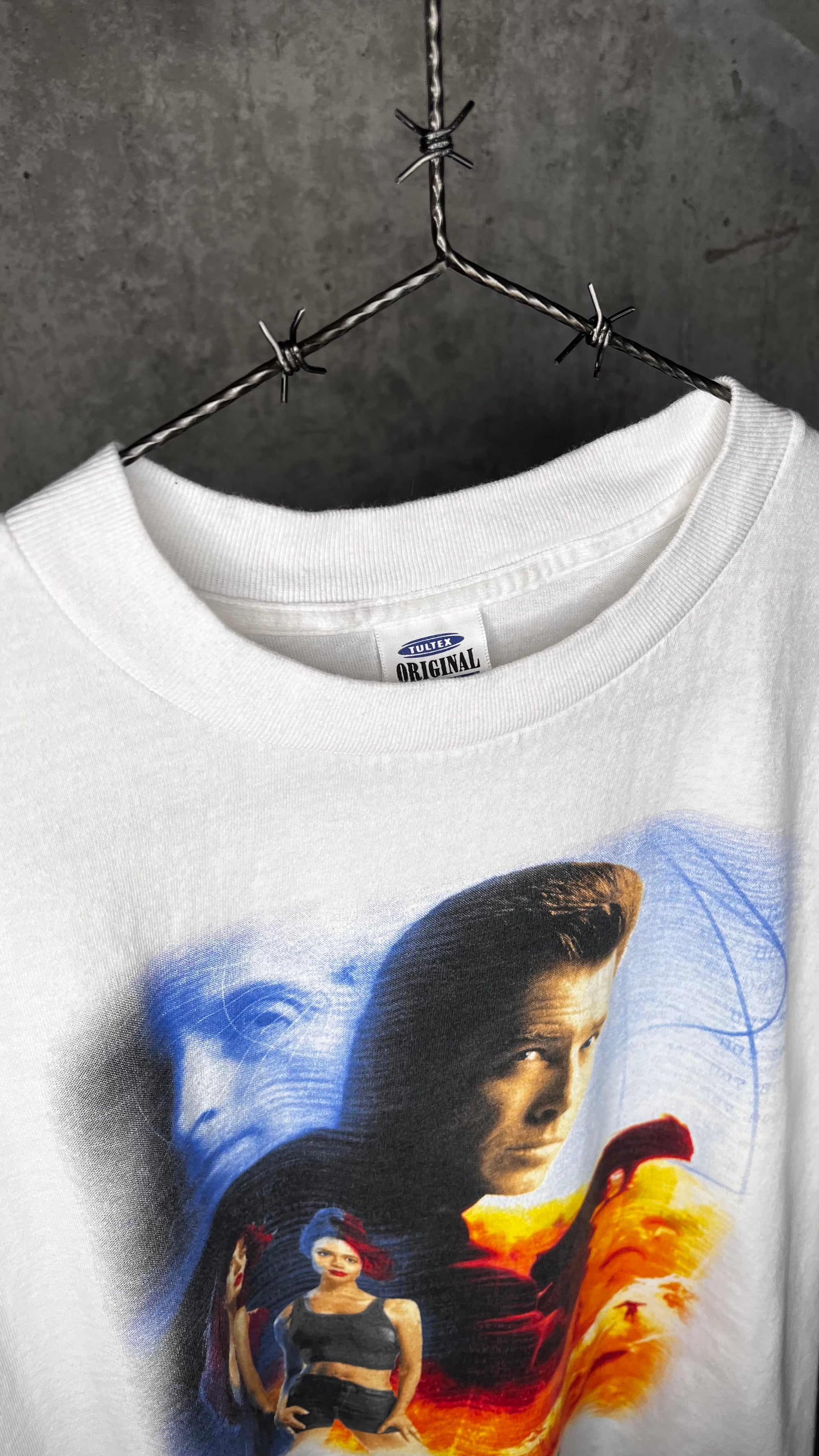 THE WORLD IS NOT ENOUGH MOVIE TEE | JAMES BOND | PIERCE BROSNAN