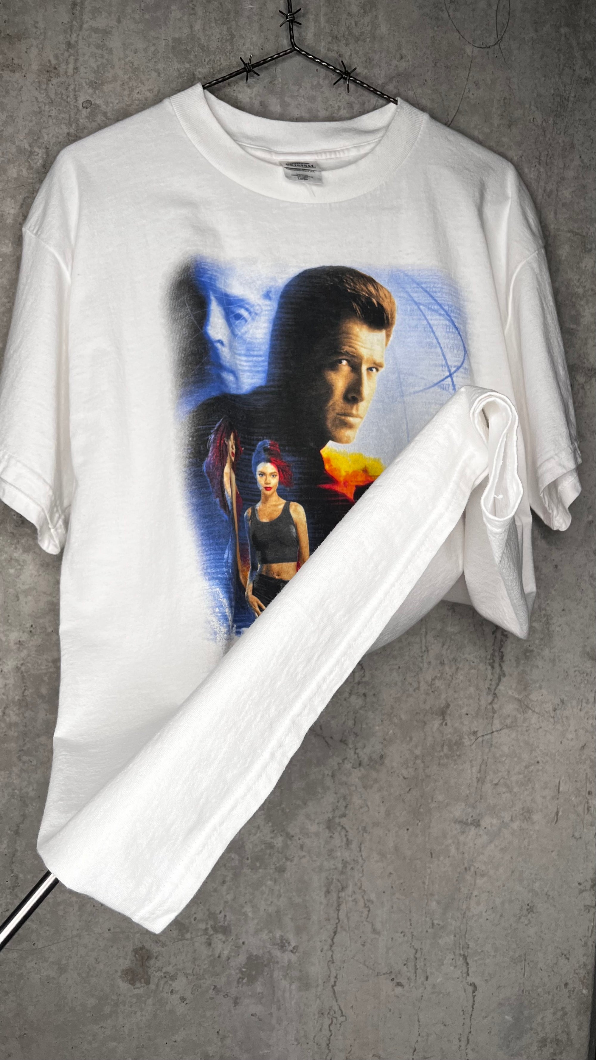 THE WORLD IS NOT ENOUGH MOVIE TEE | JAMES BOND | PIERCE BROSNAN