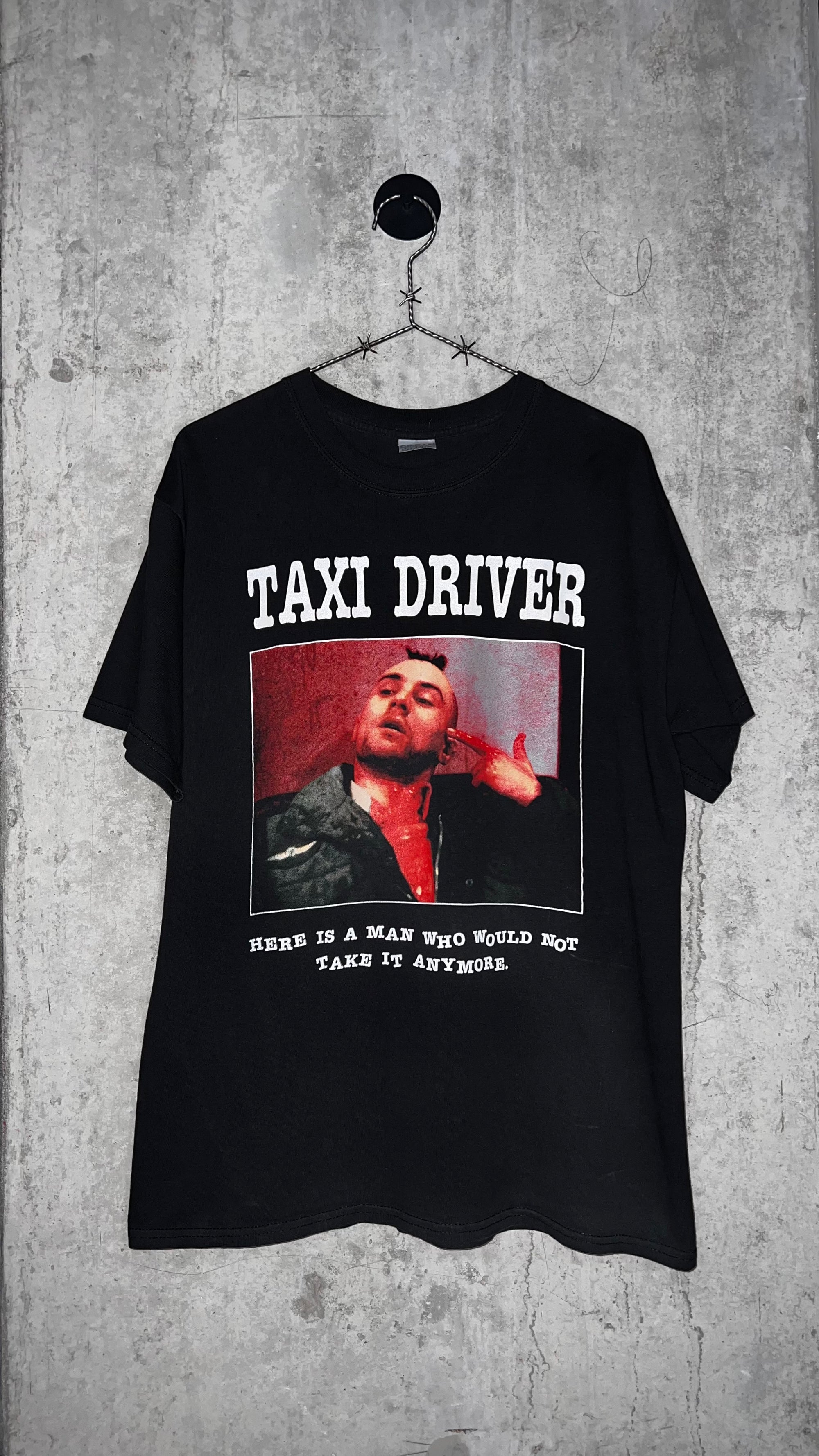 TAXI DRIVER MOVIE TEE | BIG ROBERT DE NIRO PRINT | ‘HERE IS A MAN WHO WOULD NOT TAKE IT ANYMORE’