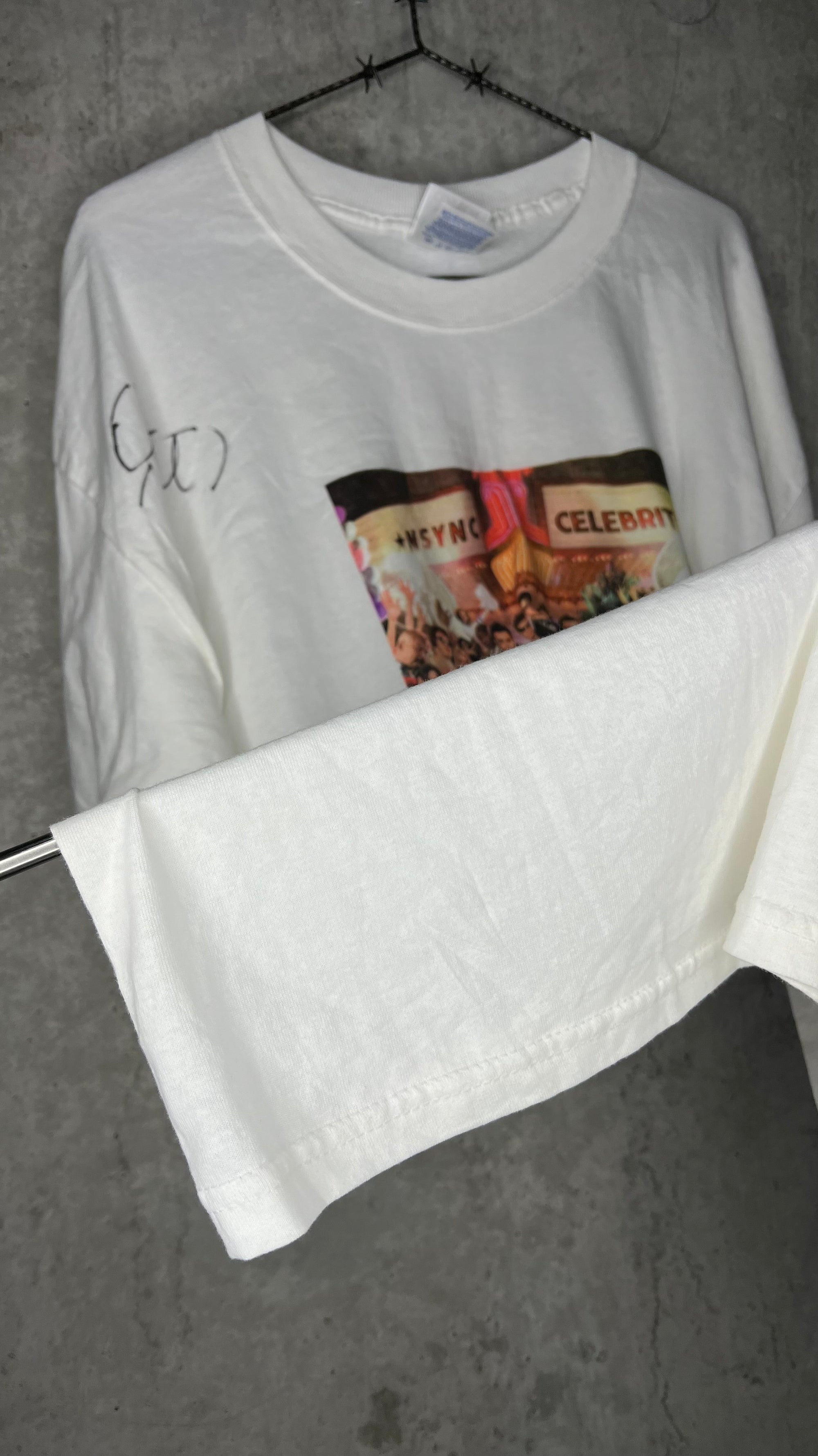 *NSYNC CELEBRITY WHITE TEE (SIGNED BY JUSTIN TIMBERLAKE)