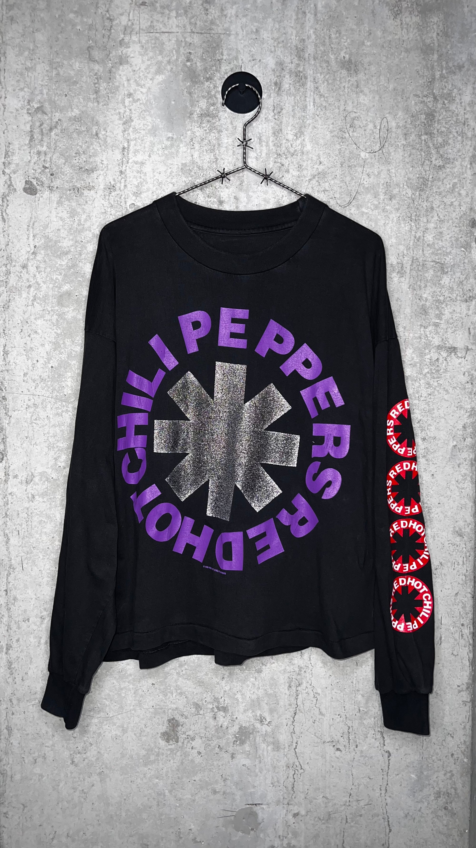 RED HOT CHILI PEPPERS EURO FALL TOUR 90’ LONGSLEEVE TEE | SILVER GLITTER LOGO TEE