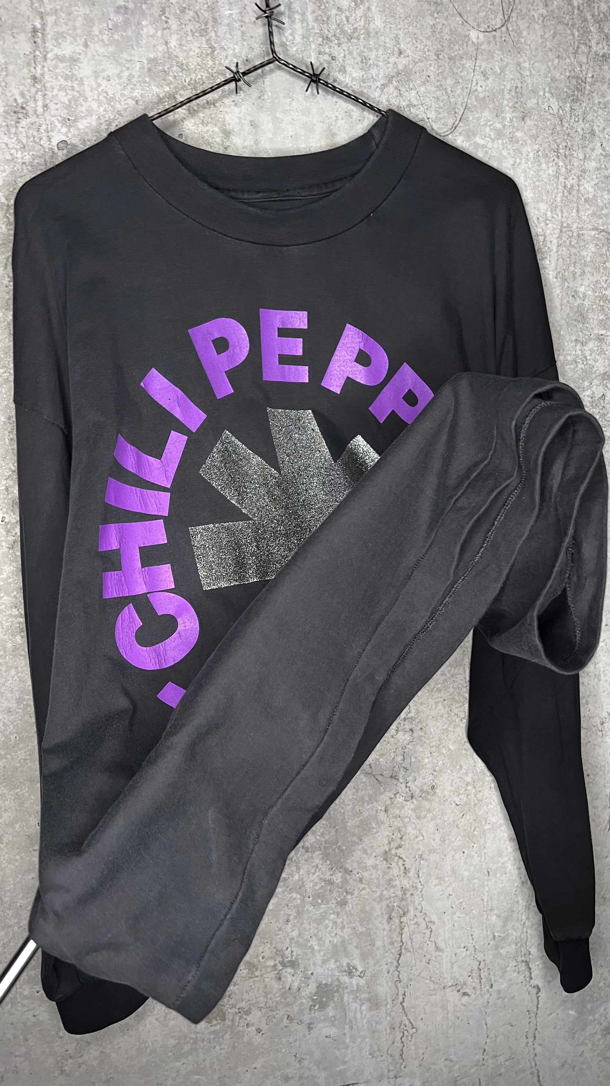RED HOT CHILI PEPPERS EURO FALL TOUR 90’ LONGSLEEVE TEE | SILVER GLITTER LOGO TEE