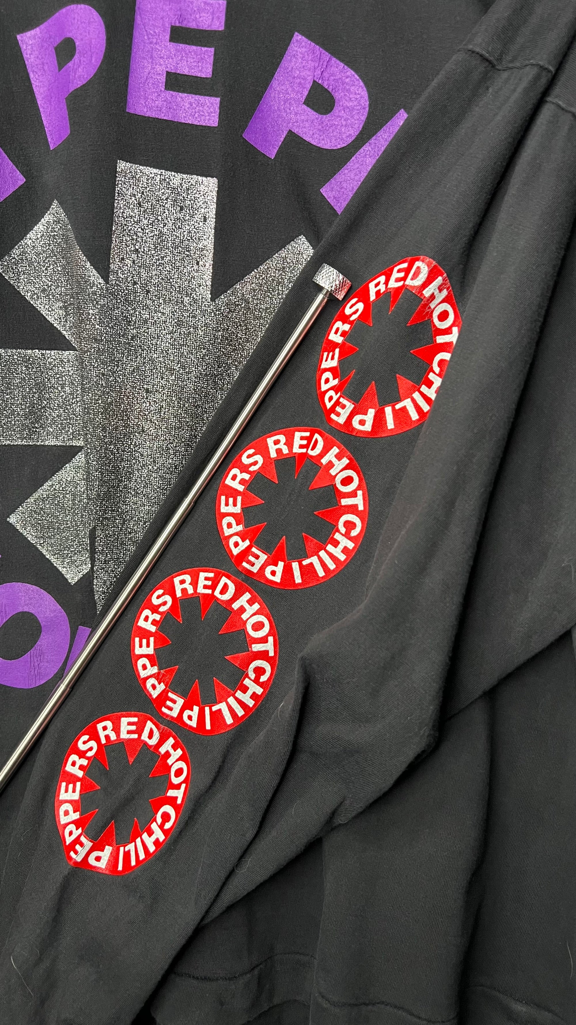 RED HOT CHILI PEPPERS EURO FALL TOUR 90’ LONGSLEEVE TEE | SILVER GLITTER LOGO TEE