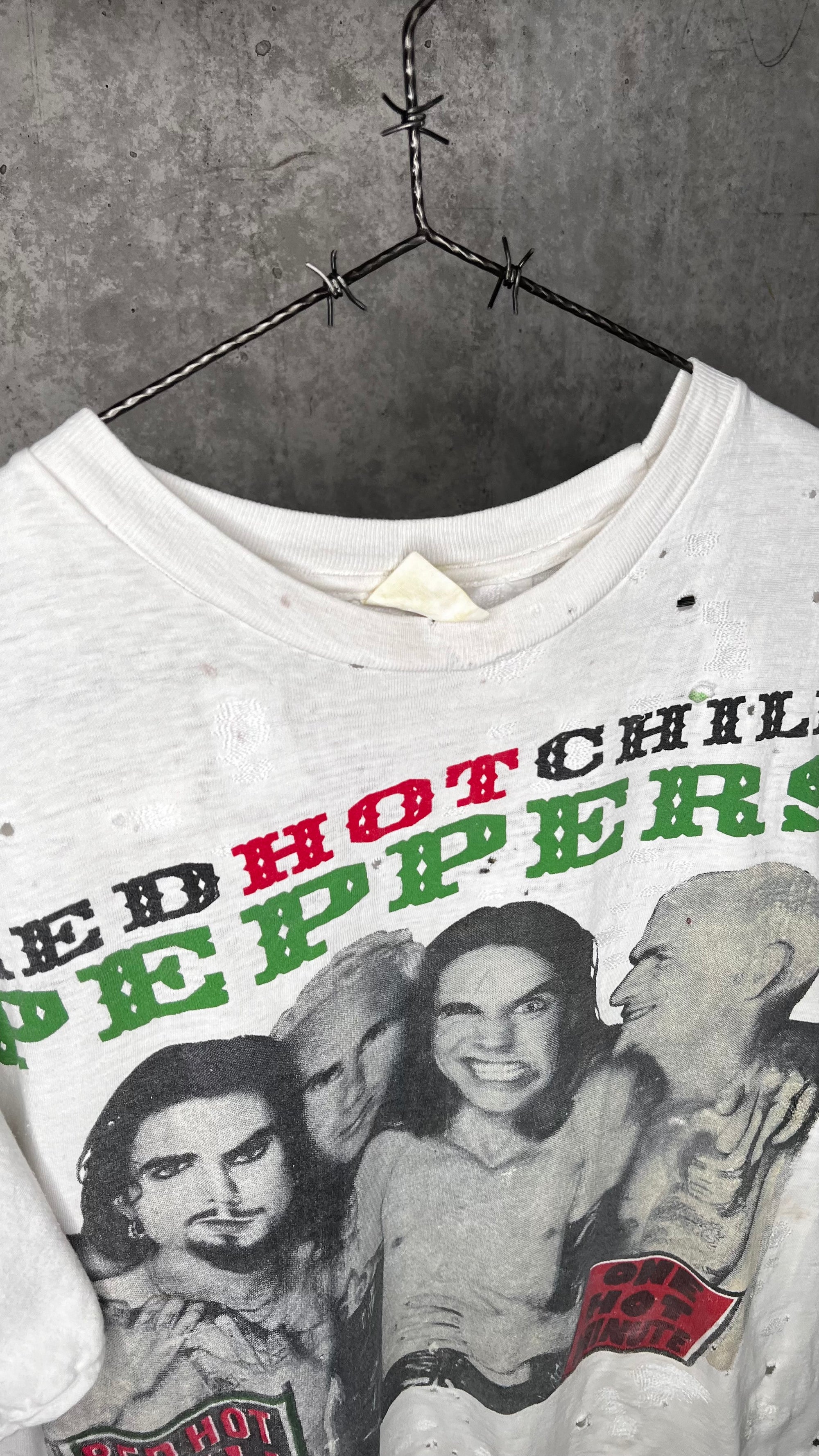 RED HOT CHILI PEPPERS RARE 96’ ONE HOT MINUTE TOUR PARKING LOT TEE | BEAUTIFULLY THRASHED