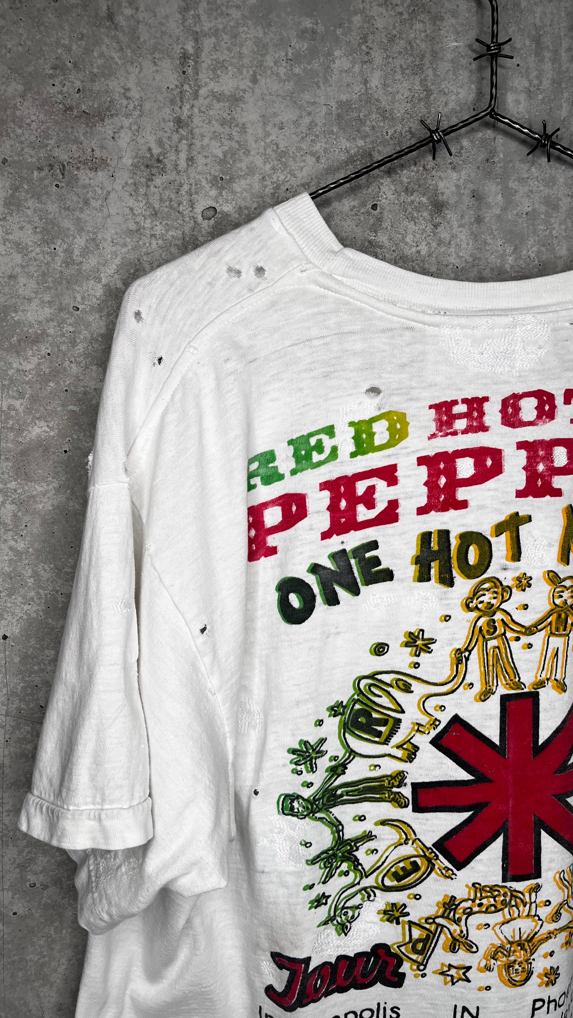 RED HOT CHILI PEPPERS RARE 96’ ONE HOT MINUTE TOUR PARKING LOT TEE | BEAUTIFULLY THRASHED