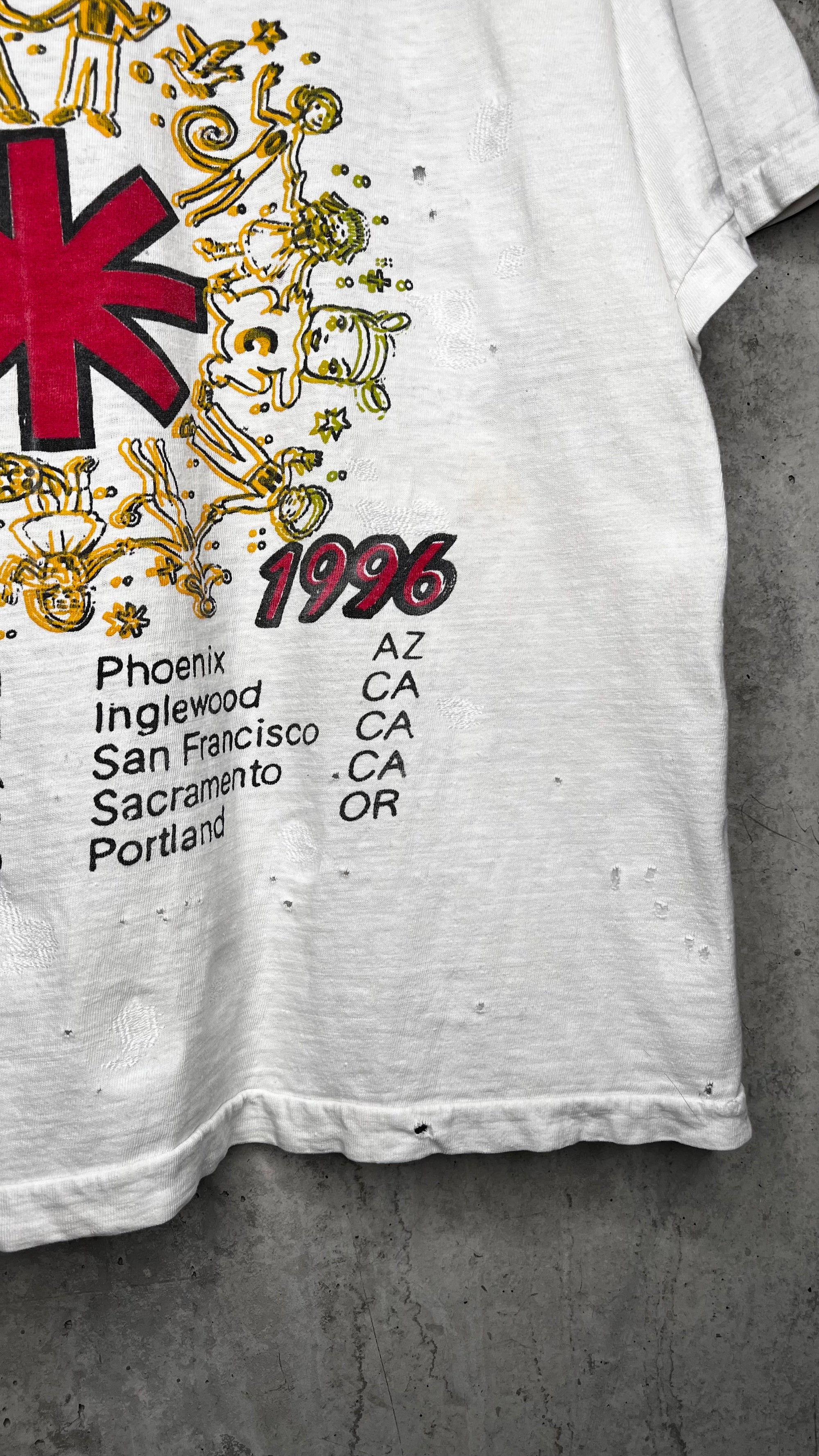 RED HOT CHILI PEPPERS RARE 96’ ONE HOT MINUTE TOUR PARKING LOT TEE | BEAUTIFULLY THRASHED