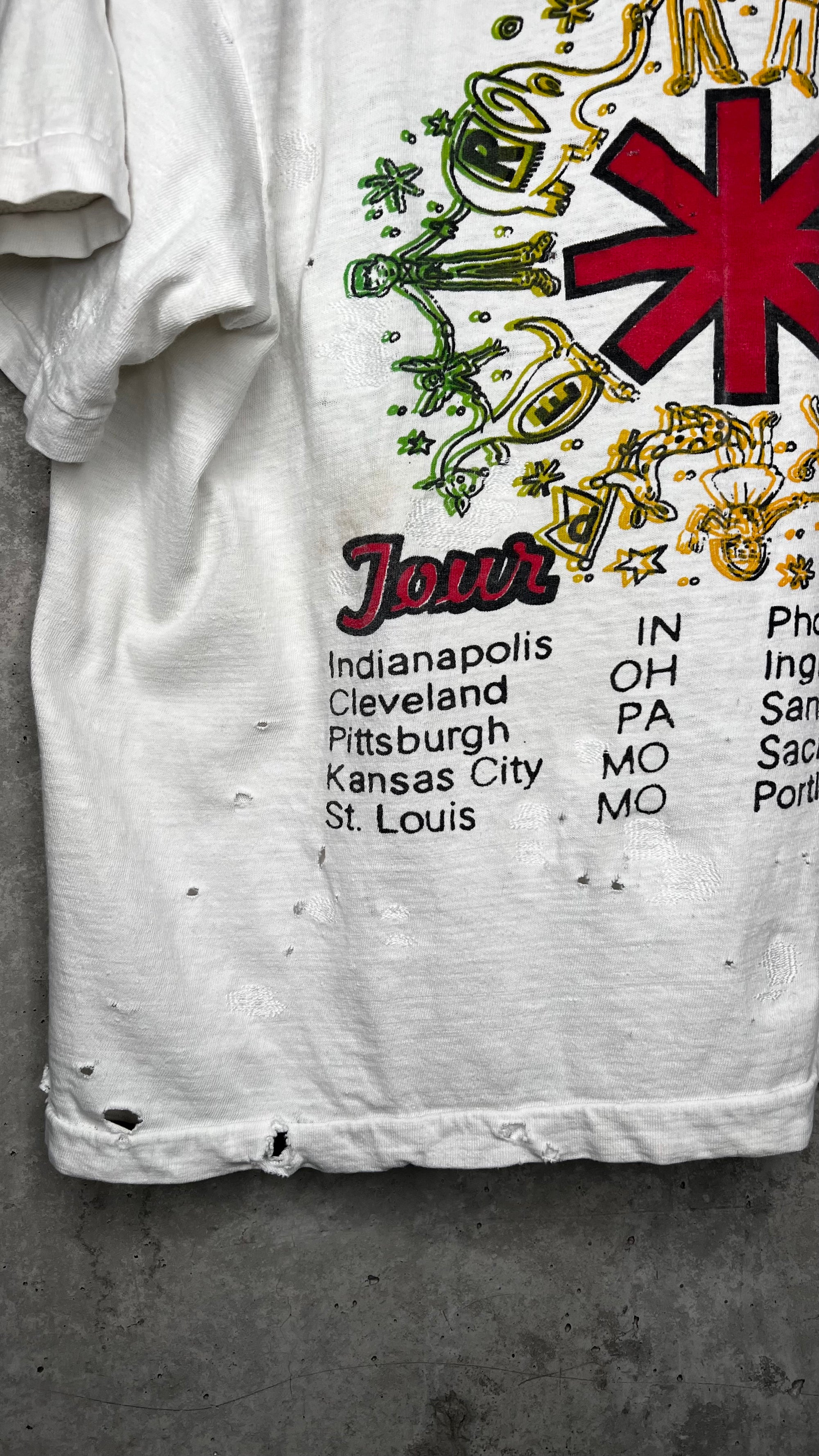 RED HOT CHILI PEPPERS RARE 96’ ONE HOT MINUTE TOUR PARKING LOT TEE | BEAUTIFULLY THRASHED