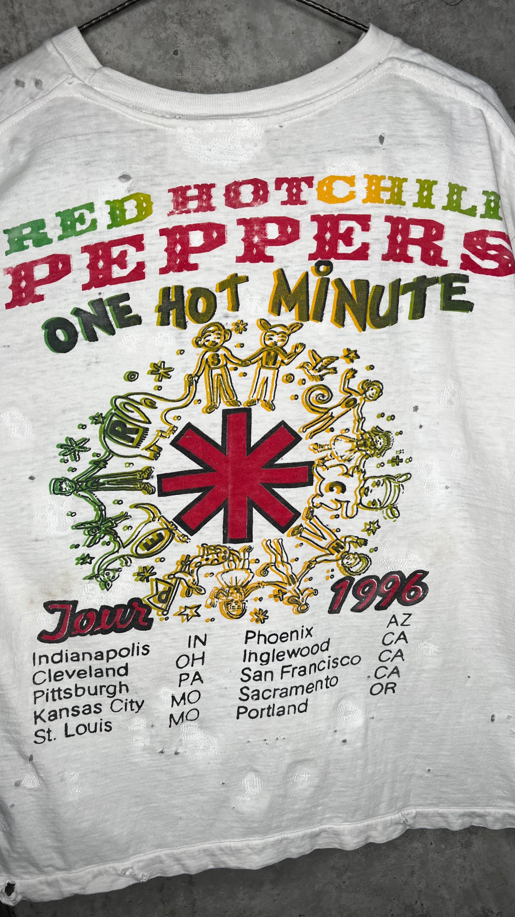 RED HOT CHILI PEPPERS RARE 96’ ONE HOT MINUTE TOUR PARKING LOT TEE | BEAUTIFULLY THRASHED