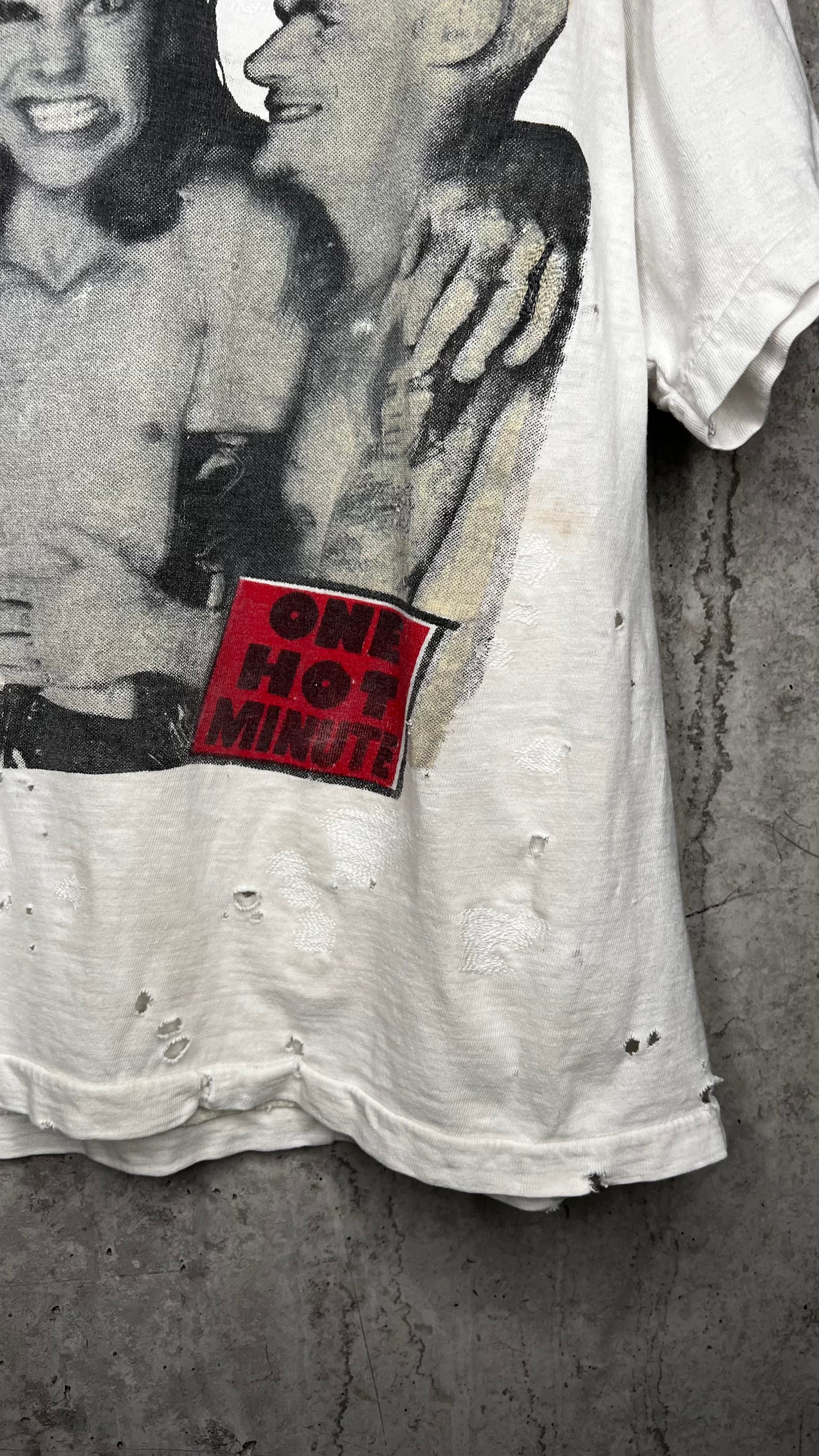 RED HOT CHILI PEPPERS RARE 96’ ONE HOT MINUTE TOUR PARKING LOT TEE | BEAUTIFULLY THRASHED
