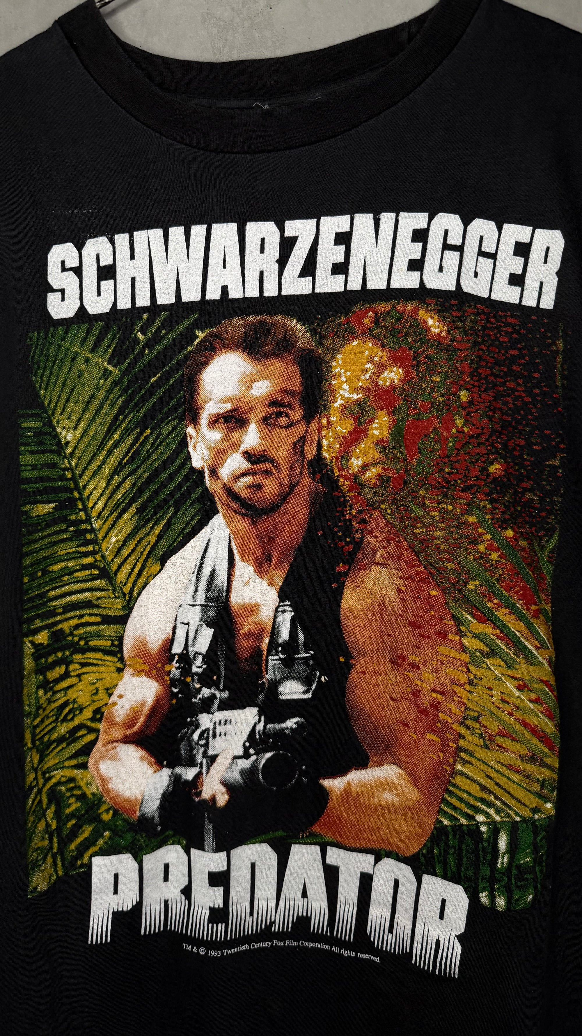 PREDATOR MOVIE POSTER PRINT TEE | ARNOLD SCHWARZENEGGER
