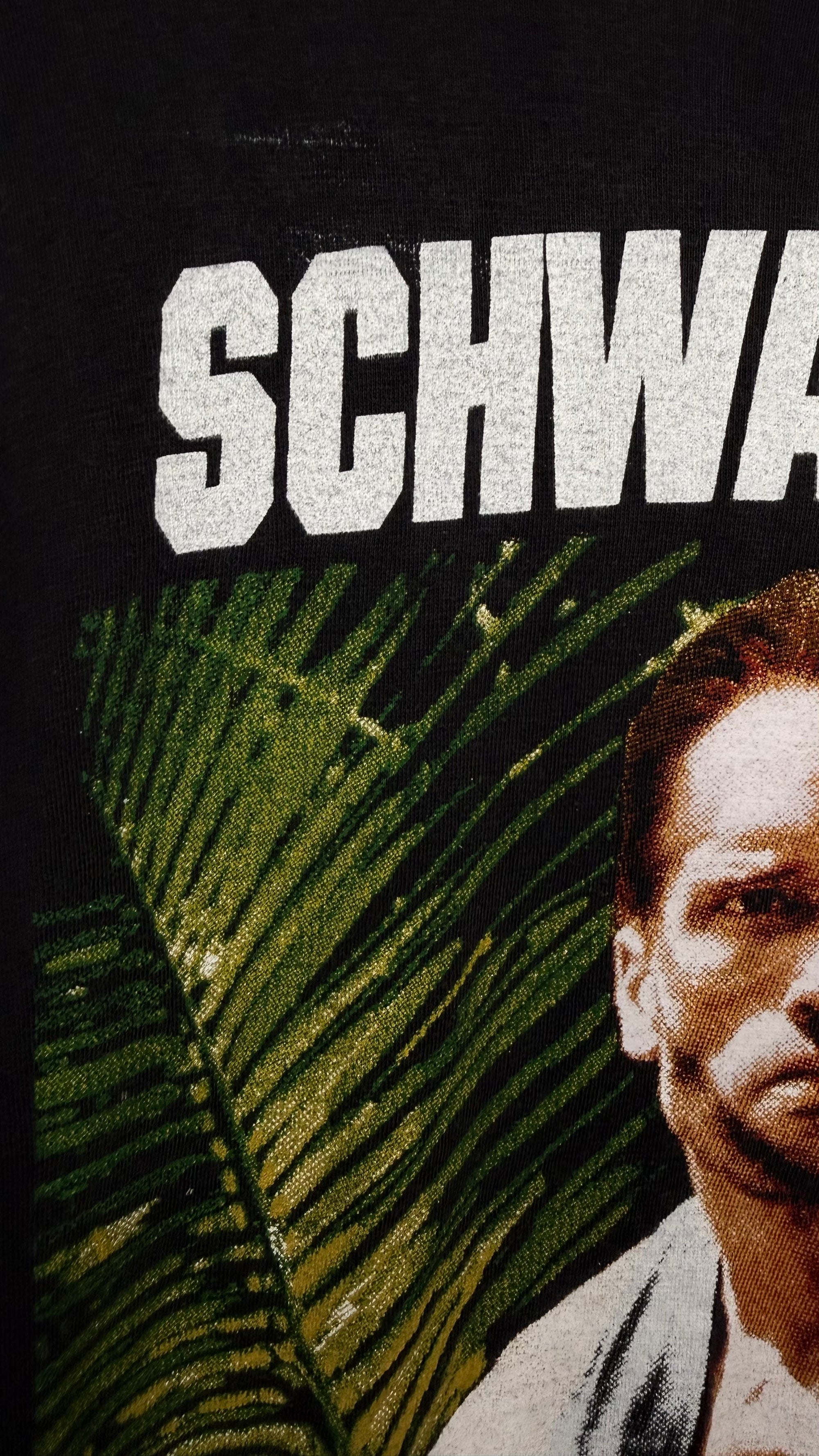 PREDATOR MOVIE POSTER PRINT TEE | ARNOLD SCHWARZENEGGER