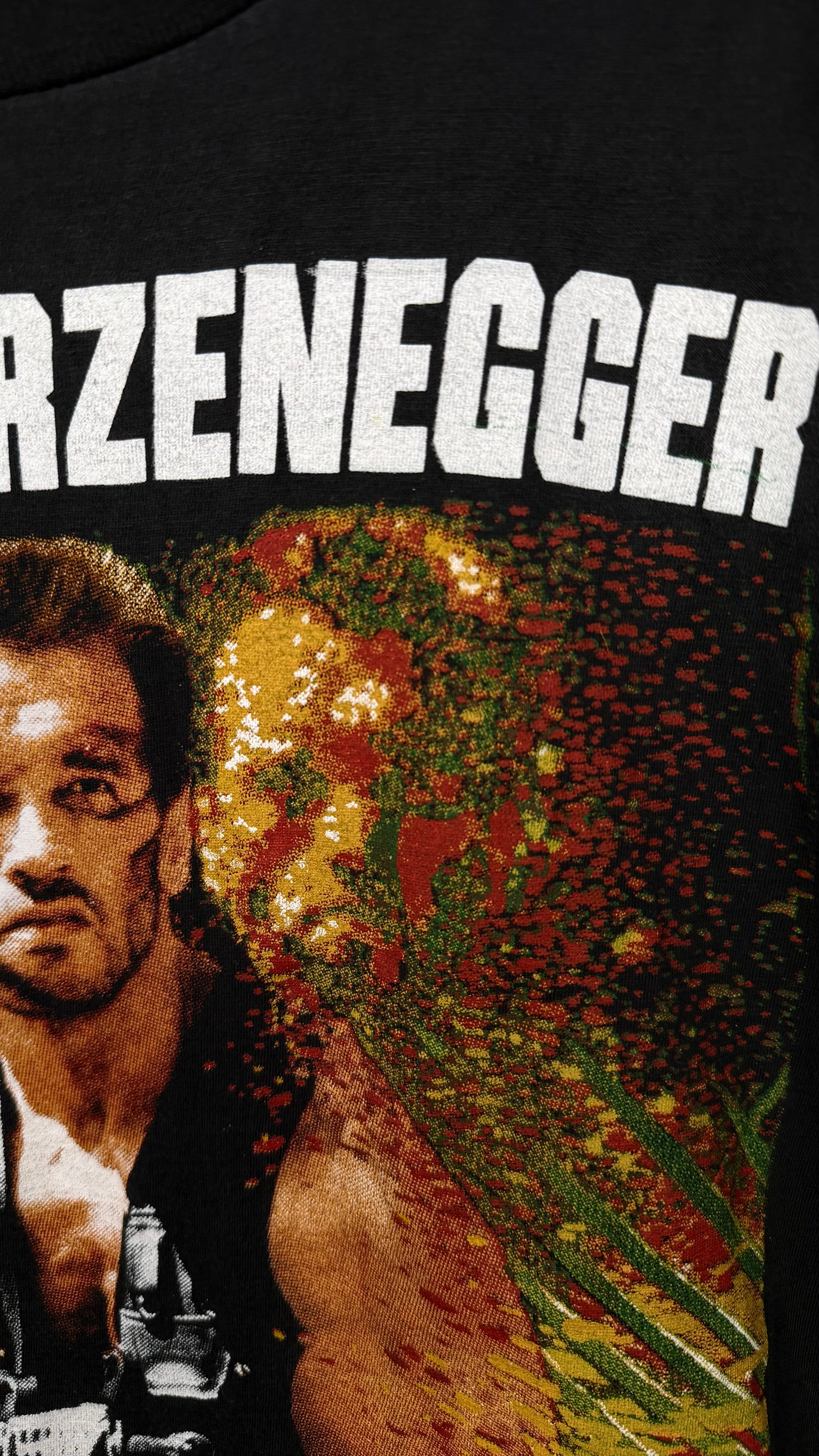 PREDATOR MOVIE POSTER PRINT TEE | ARNOLD SCHWARZENEGGER