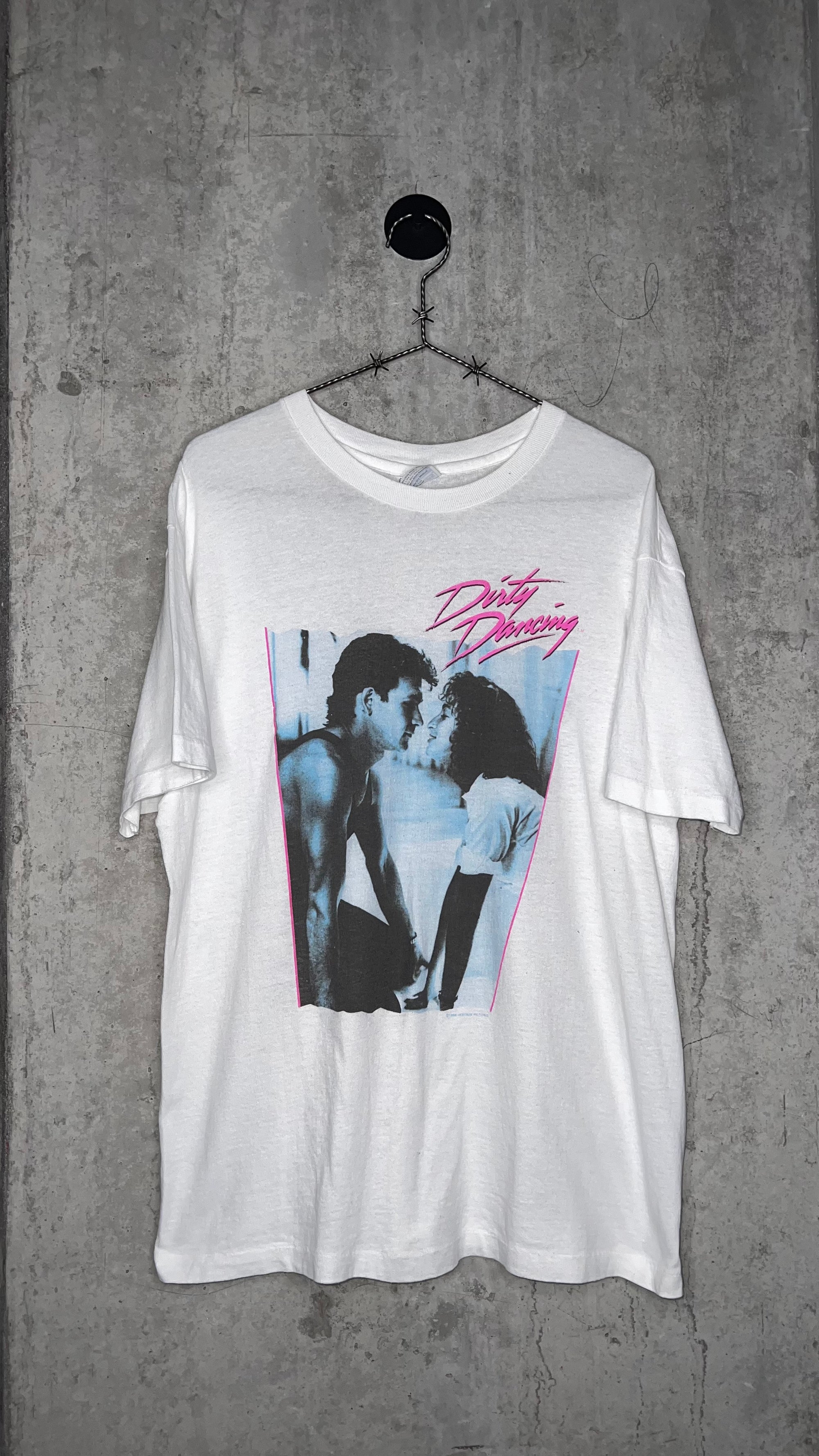 DIRTY DANCING MOVIE TEE | JOHNNY & BABY KISSING | PATRICK SWAYZE