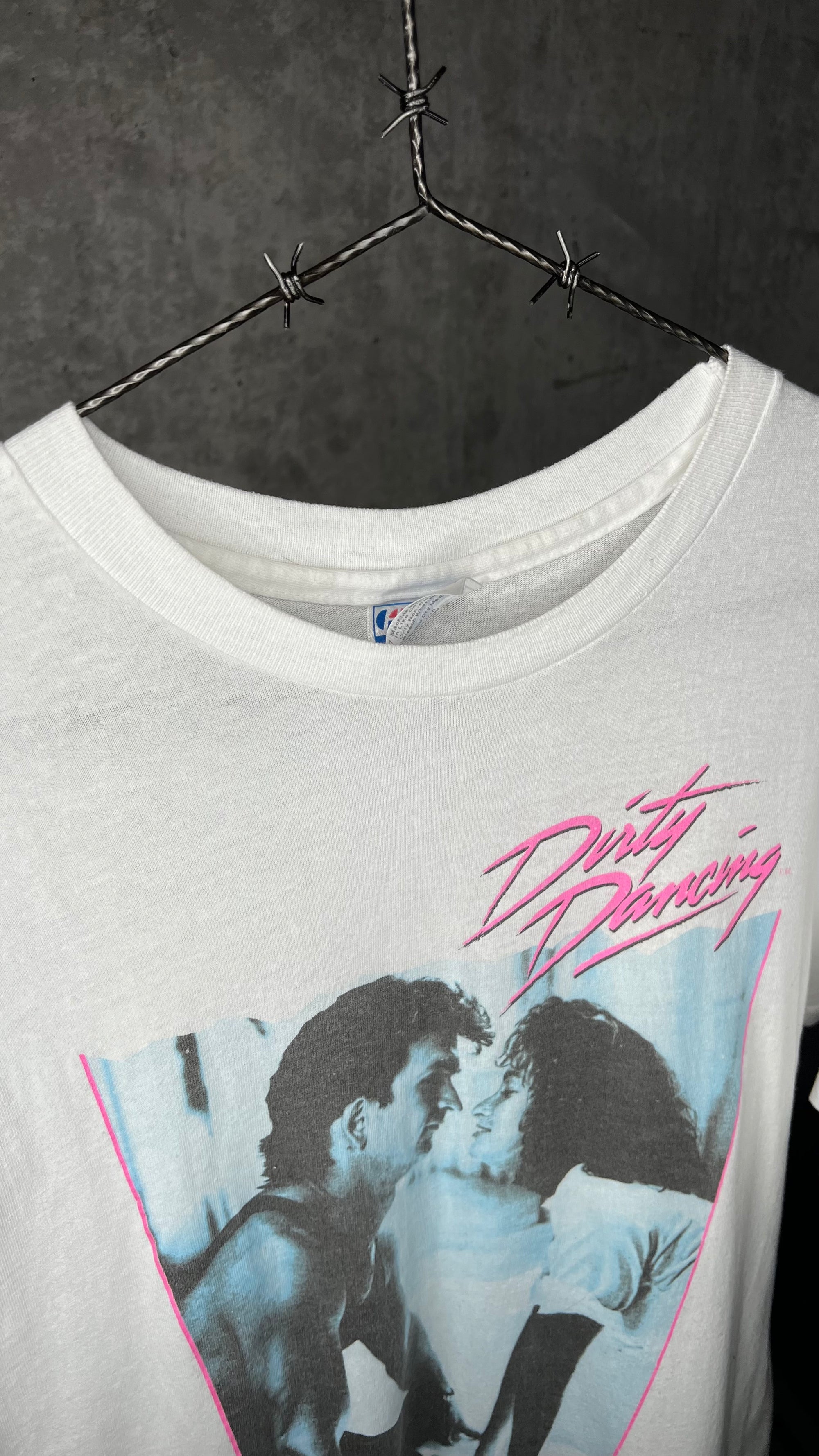 DIRTY DANCING MOVIE TEE | JOHNNY & BABY KISSING | PATRICK SWAYZE