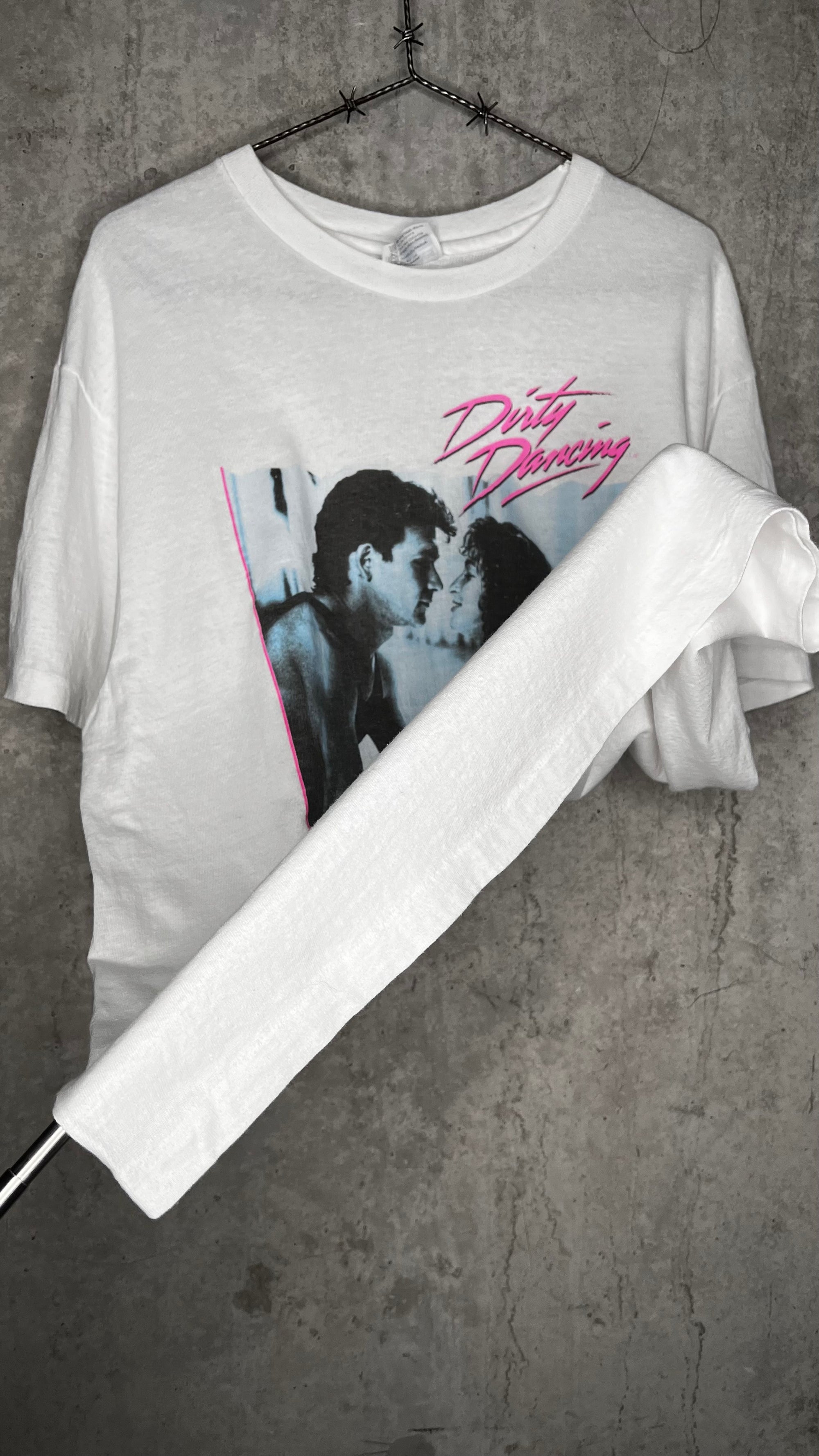 DIRTY DANCING MOVIE TEE | JOHNNY & BABY KISSING | PATRICK SWAYZE
