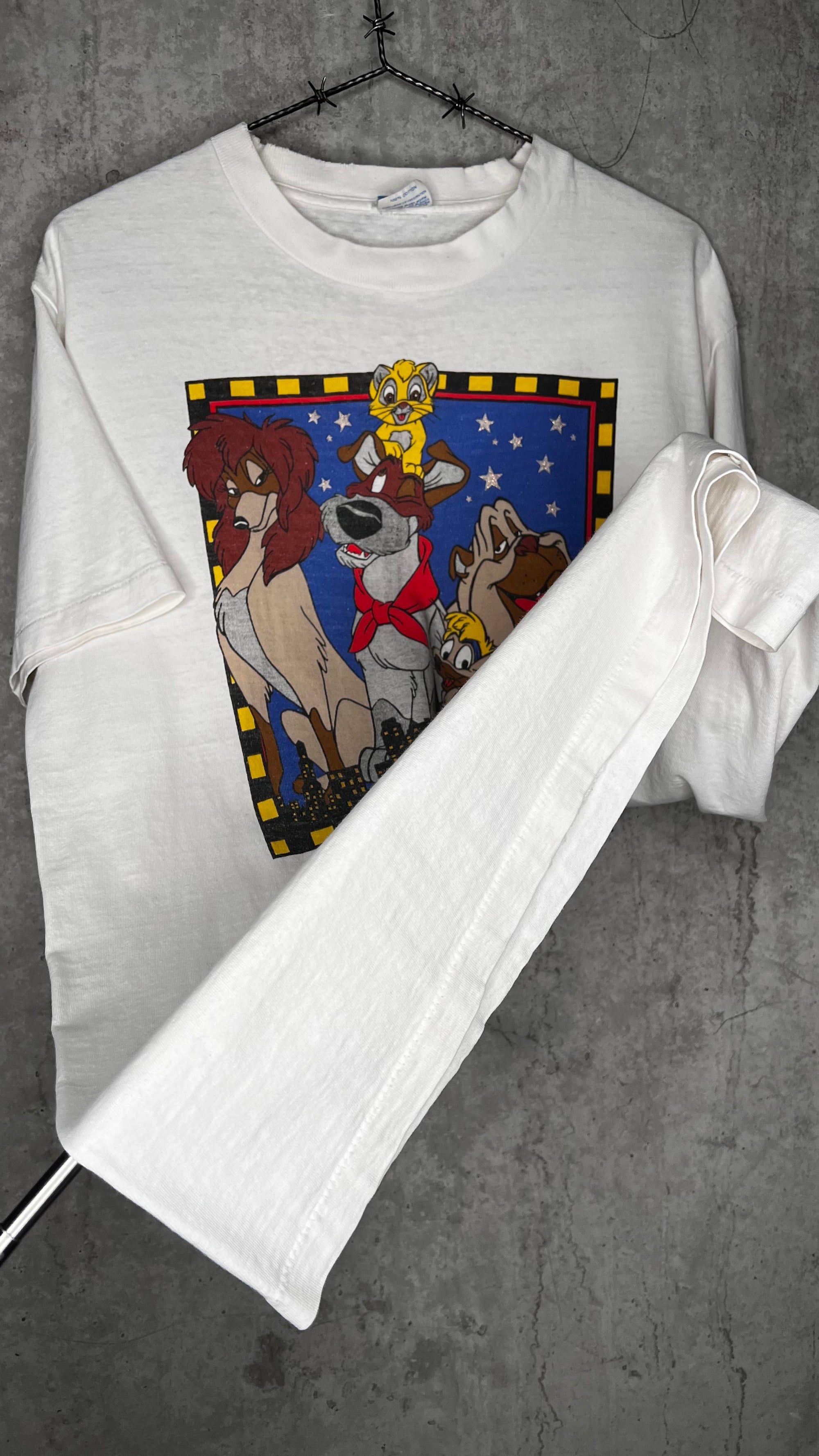 OLIVER & COMPANY DISNEY MOVIE TEE