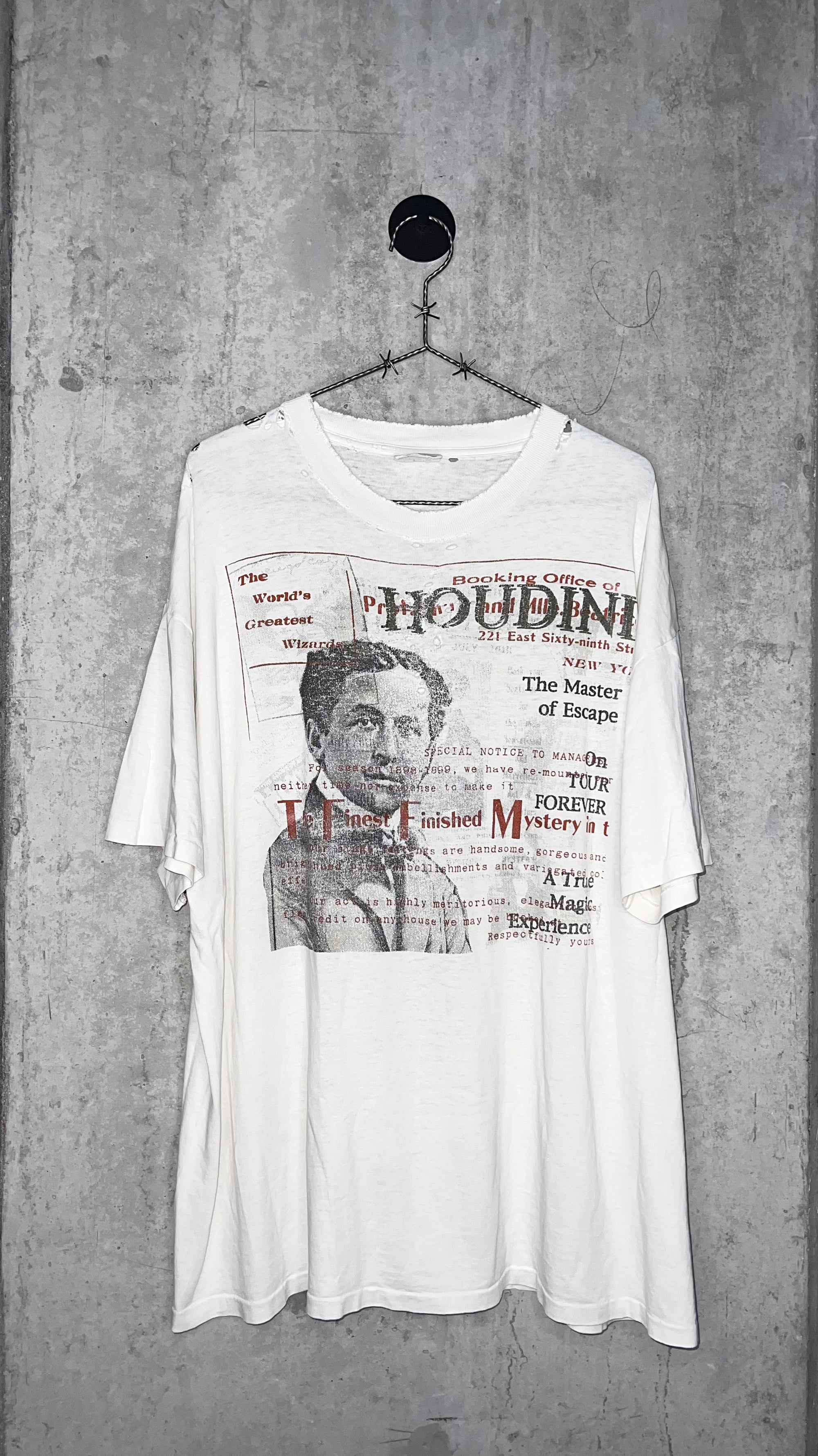 HOUDINI ESCAPE ARTIST MAGICIAN THRASHED TEE