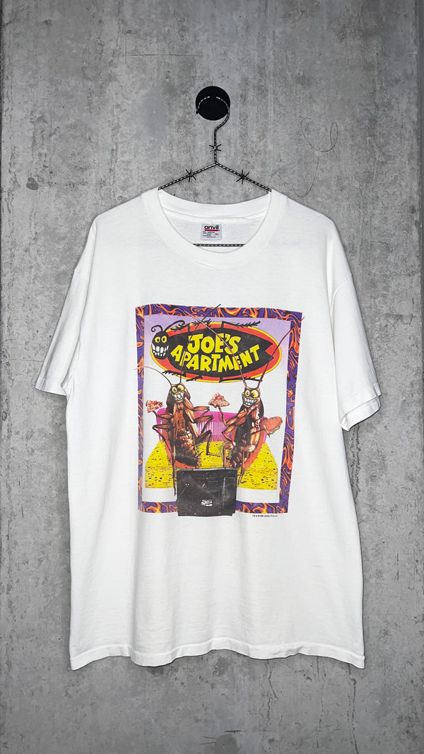 JOE’S APARTMENT ROACH GRAIL TEE