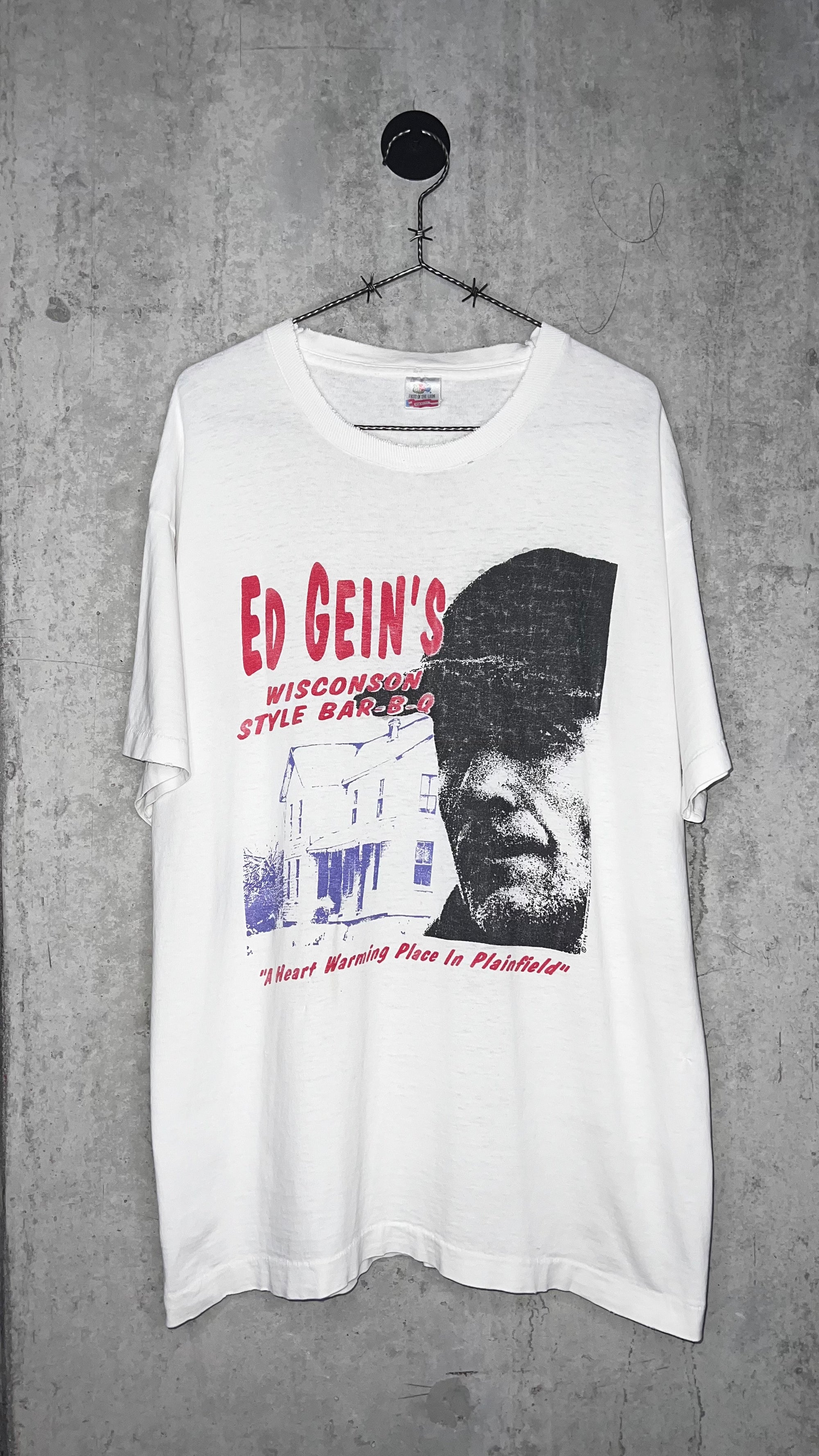 ED GEIN’S WISCONSIN STYLE BAR-B-Q TEE | “A HEART WARMING PLACE IN PLAINSFIELD” | SERIAL KILLER