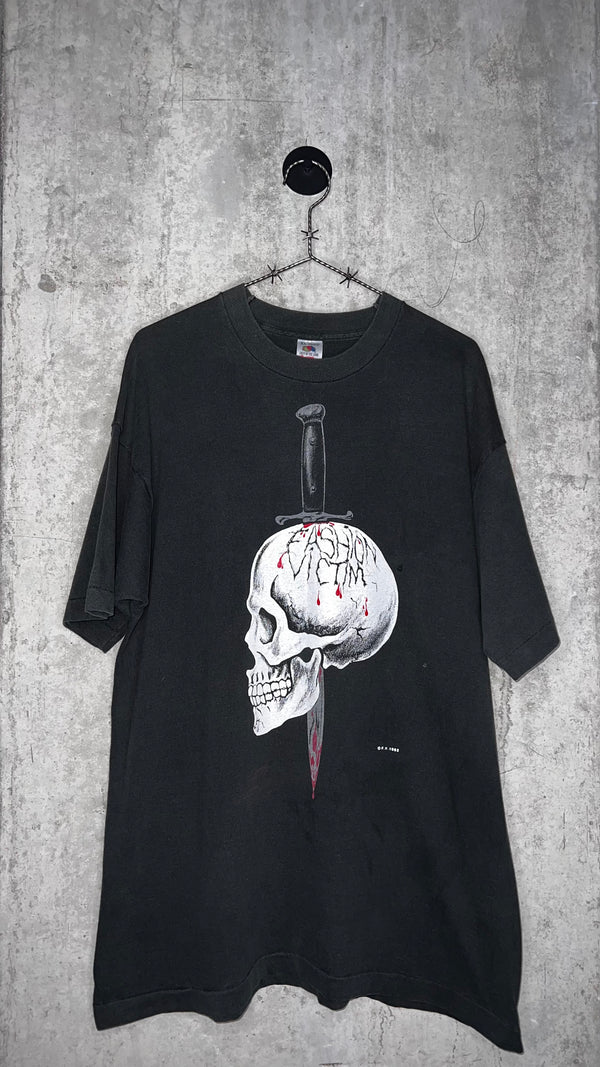 SKULL KNIFE FASHION VICTIM ART TEE