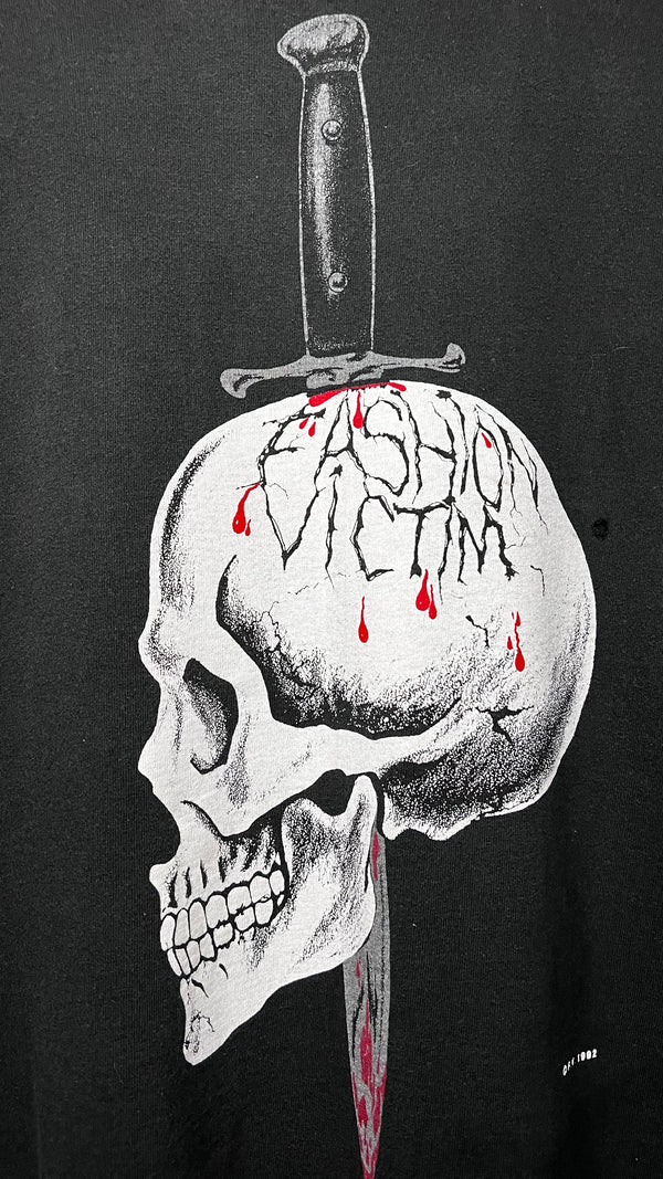 SKULL KNIFE FASHION VICTIM ART TEE