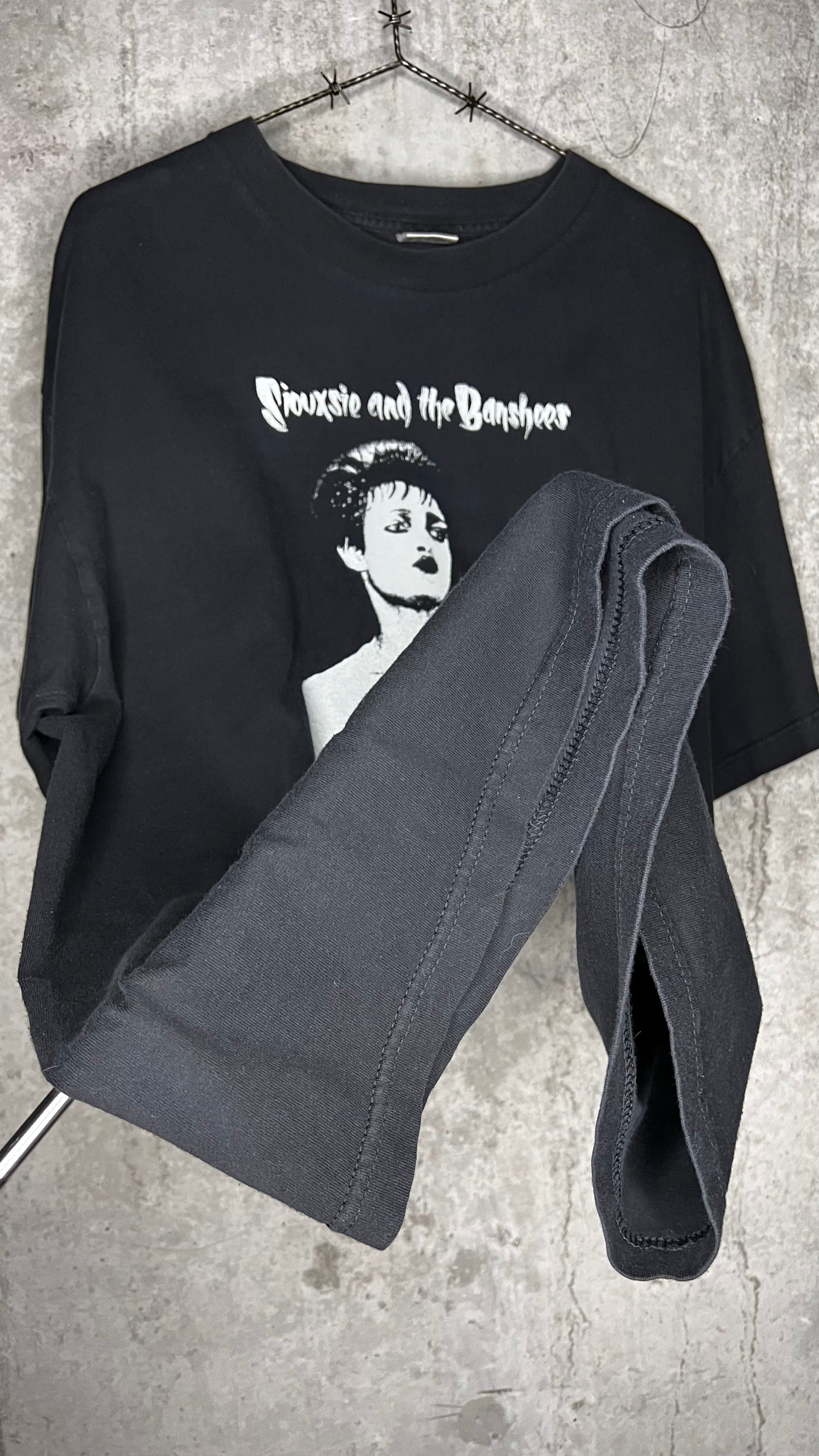 SIOUXSIE AND THE BANSHEES MIC DROP TEE